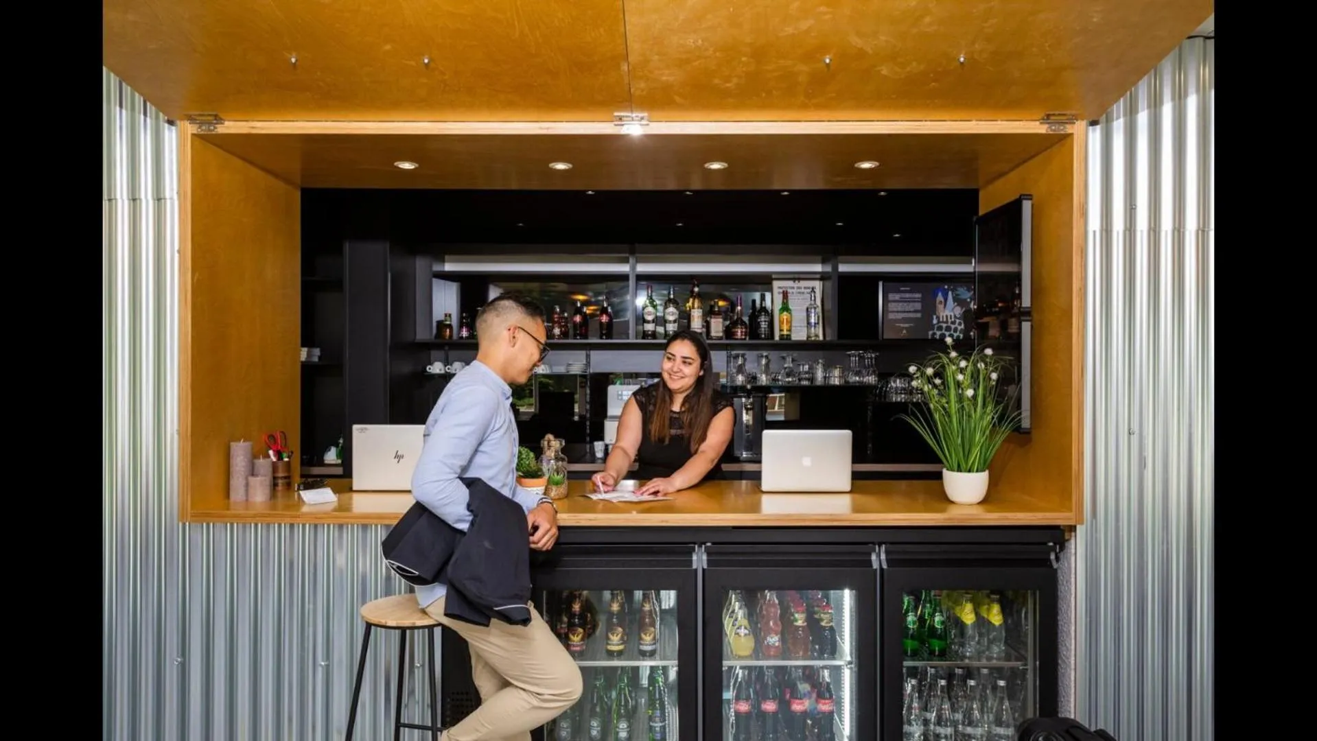 Staff in Ibis Styles Bobigny Centre Préfecture