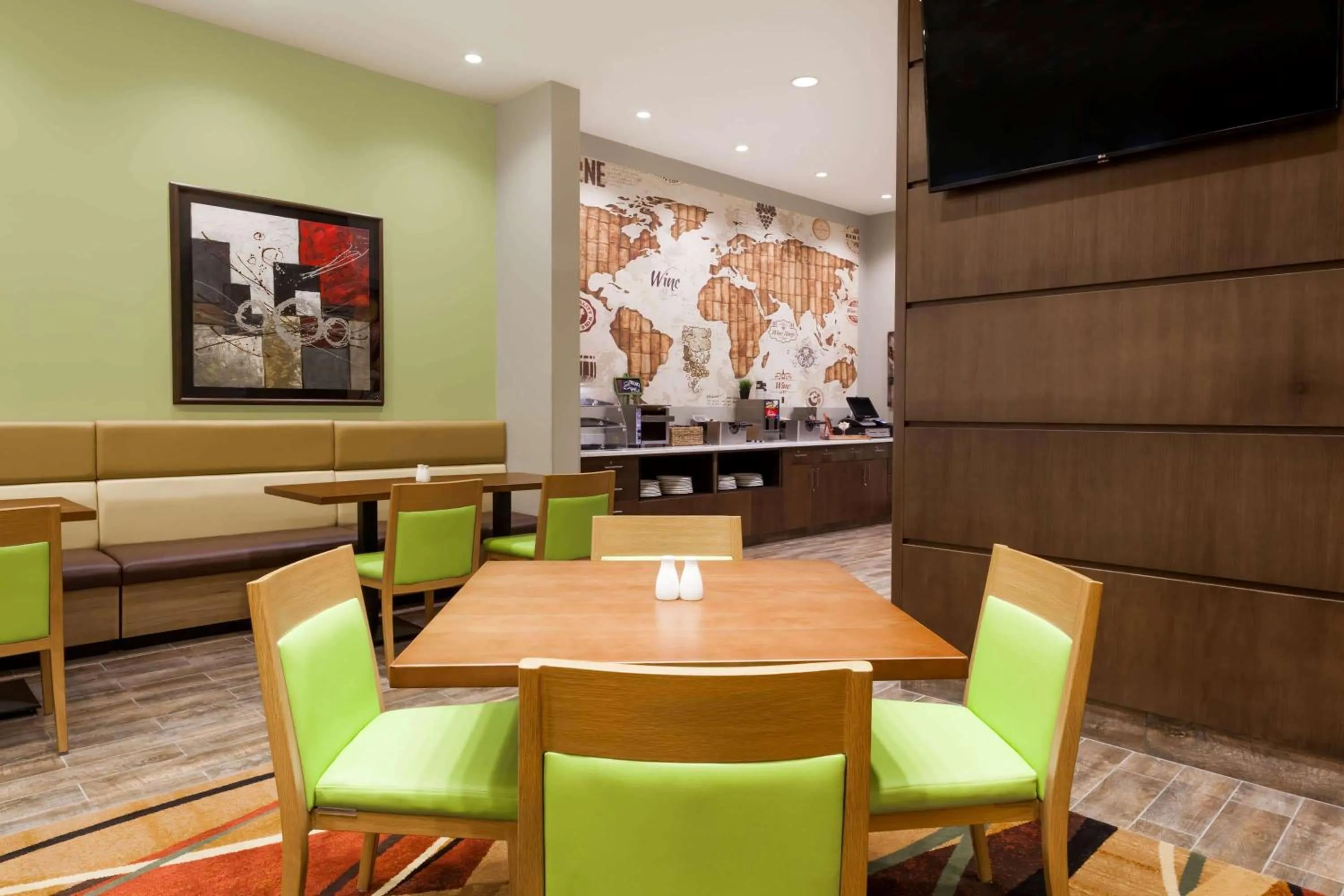 Restaurant/places to eat in Wyndham Garden Edmonton Airport
