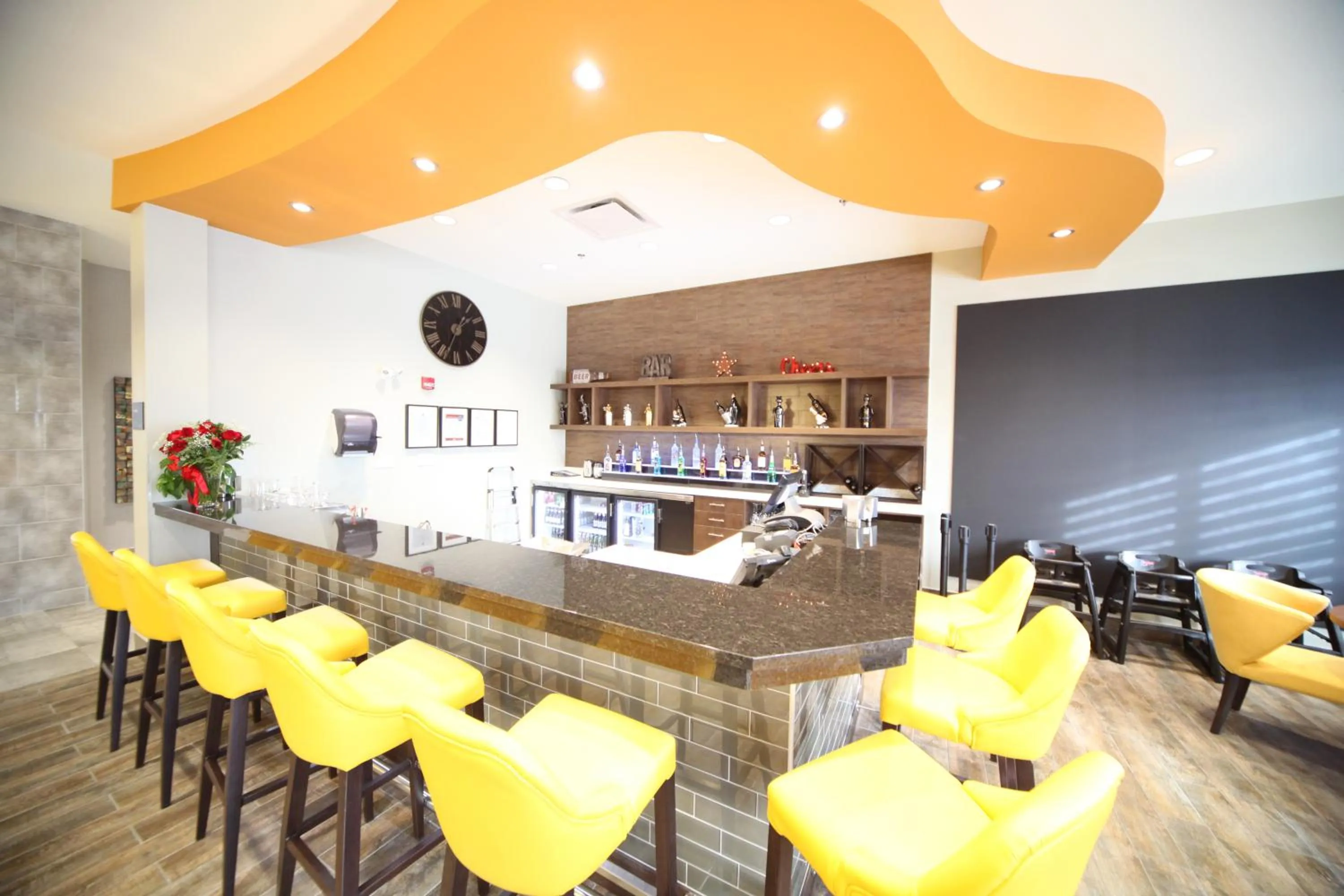 Restaurant/places to eat in Wyndham Garden Edmonton Airport