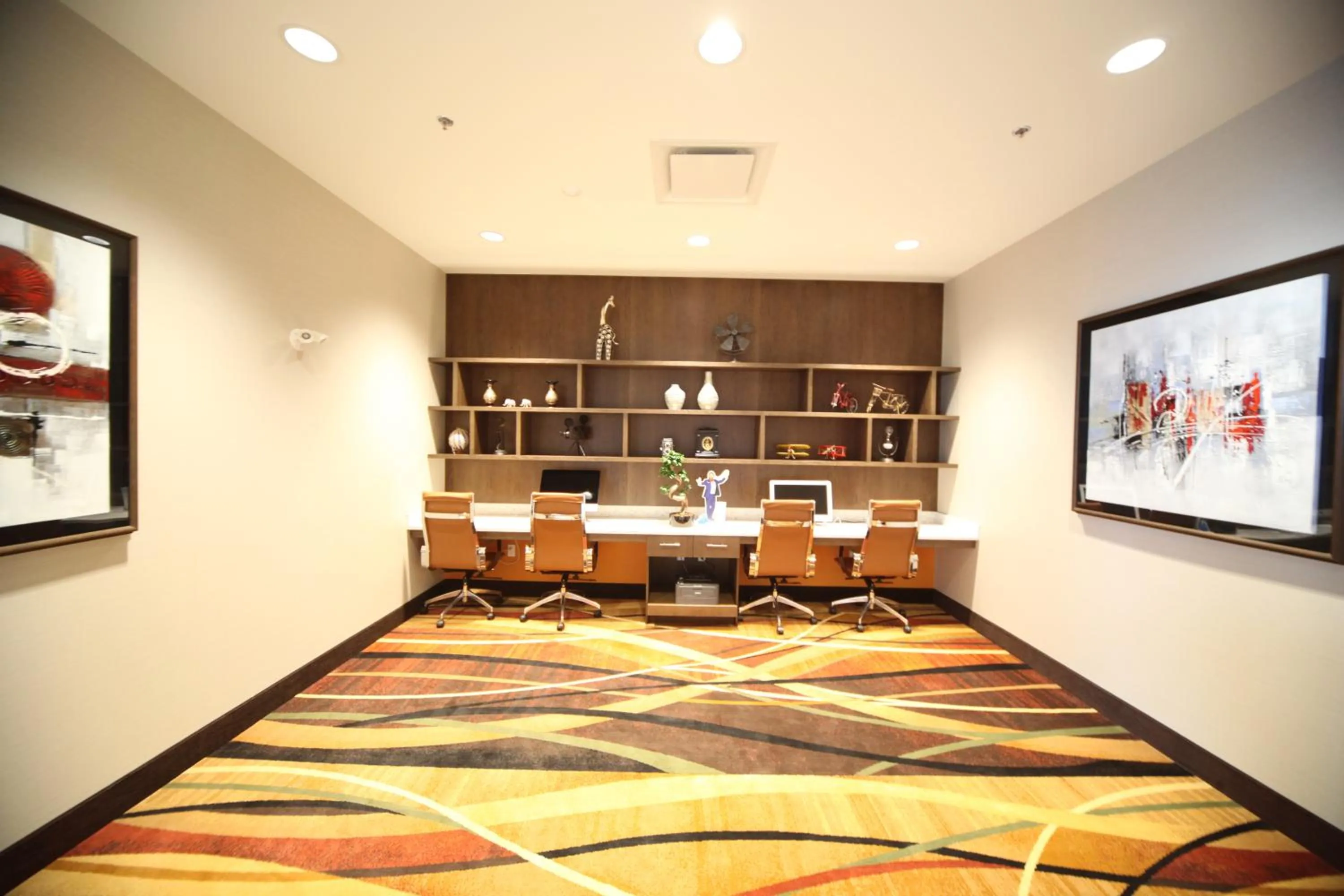 Area and facilities in Wyndham Garden Edmonton Airport