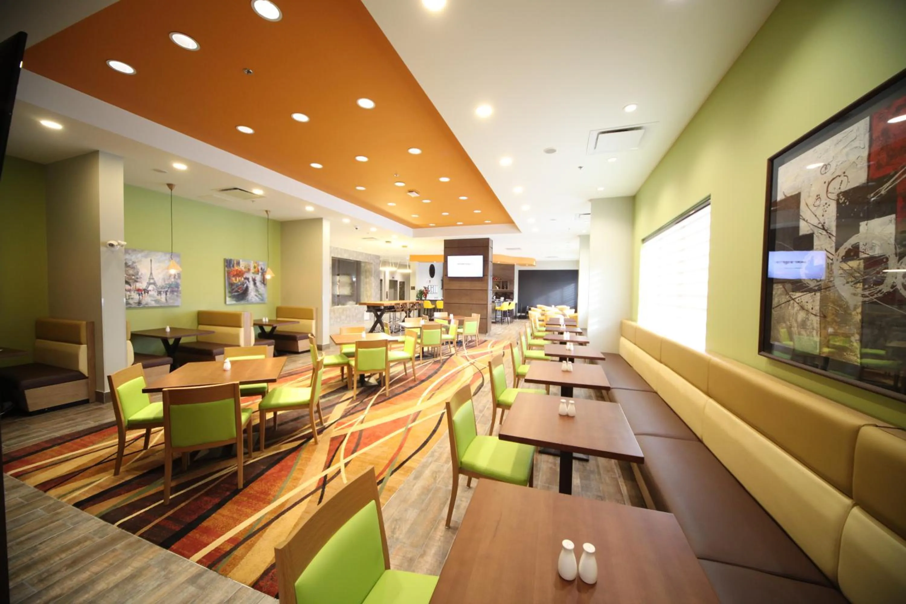 Restaurant/places to eat in Wyndham Garden Edmonton Airport