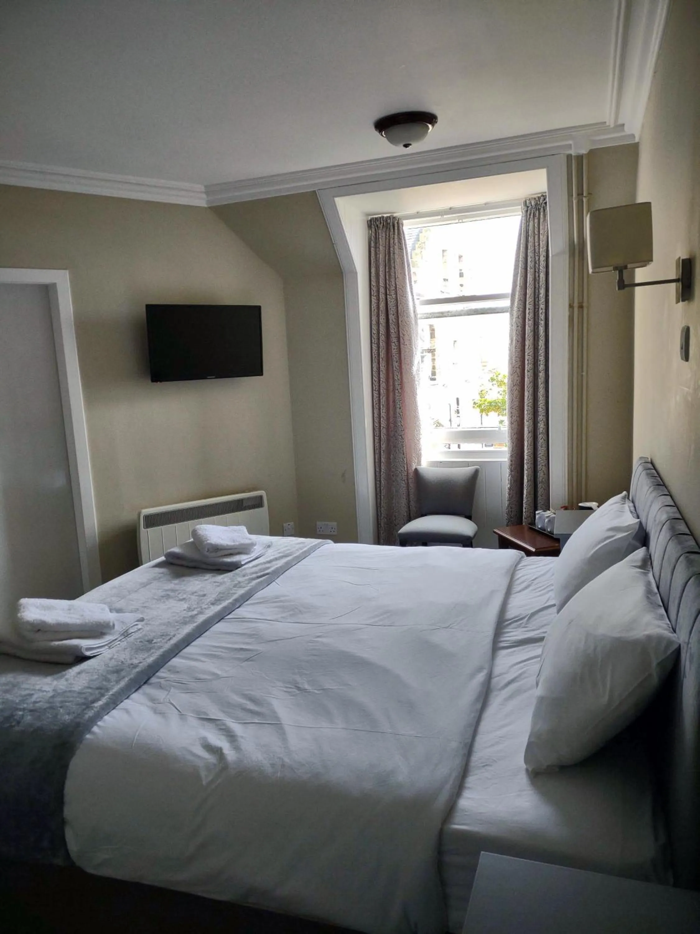 Bed in The Stromness Hotel