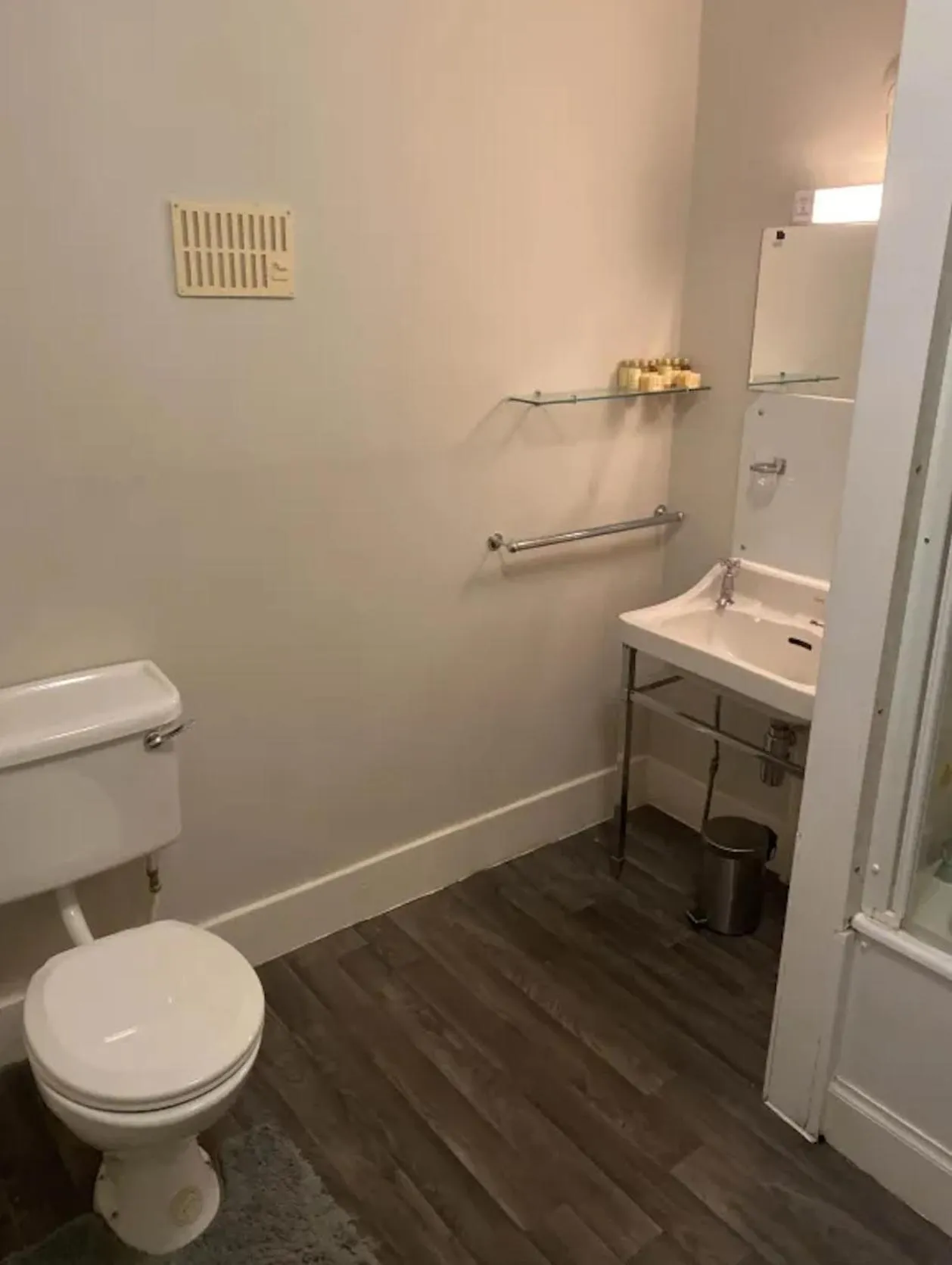 Bathroom in The Stromness Hotel