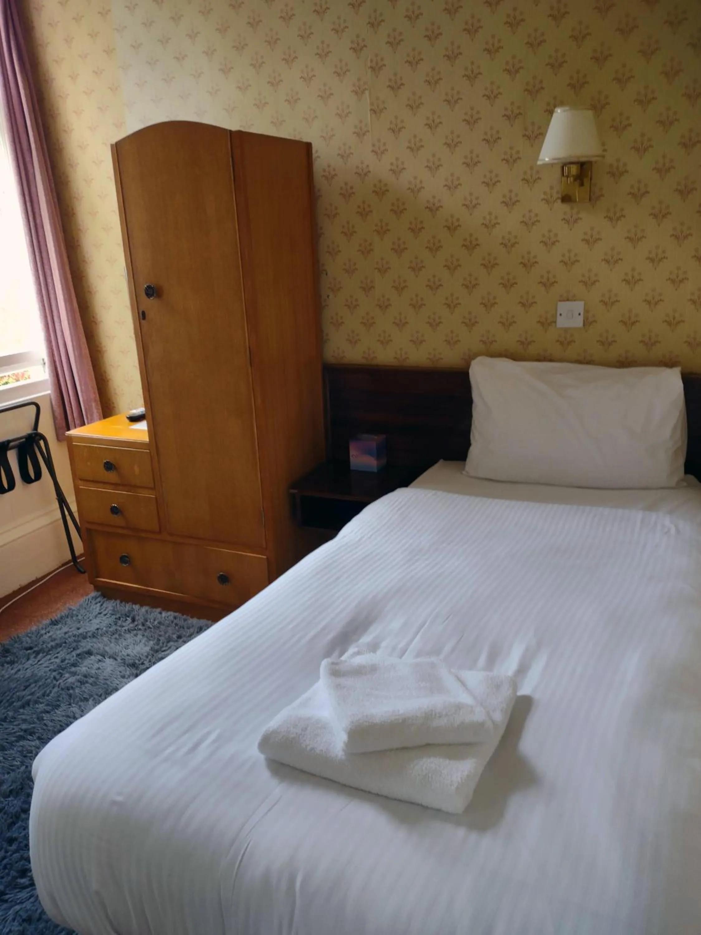 Bed in The Stromness Hotel