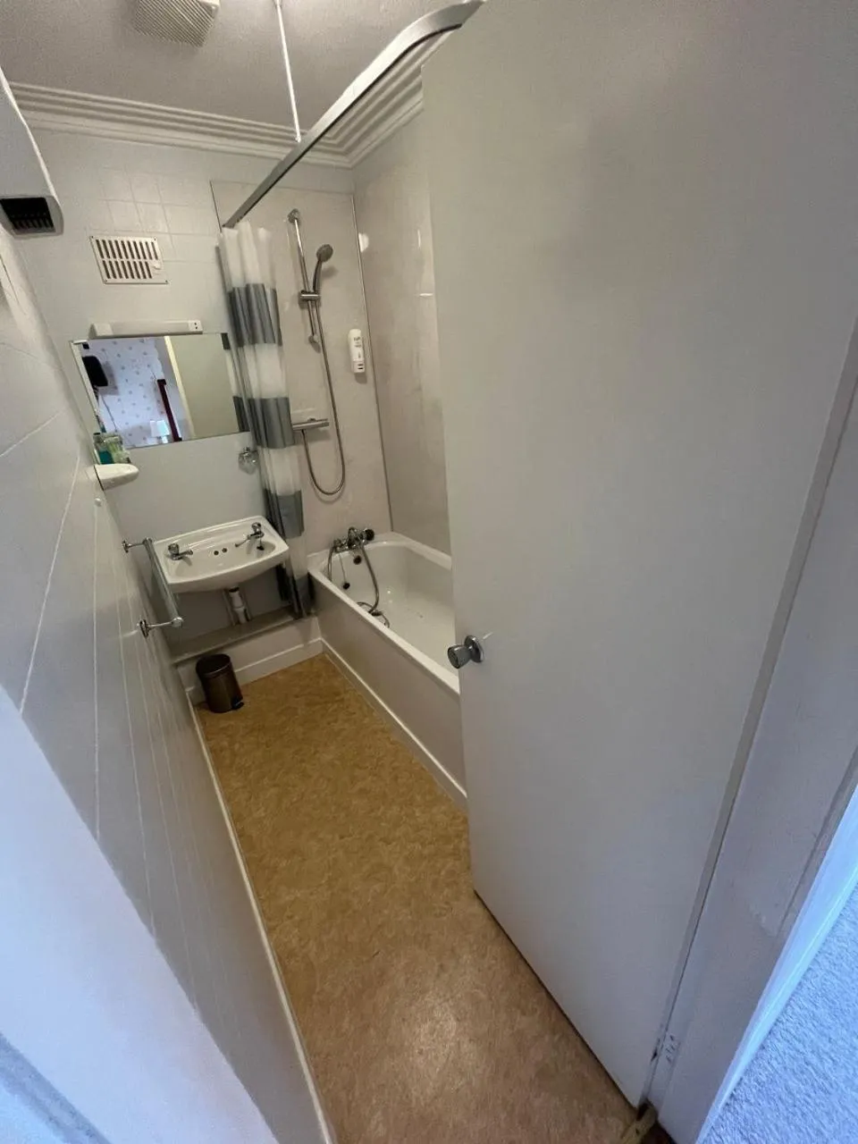 Bathroom in The Stromness Hotel