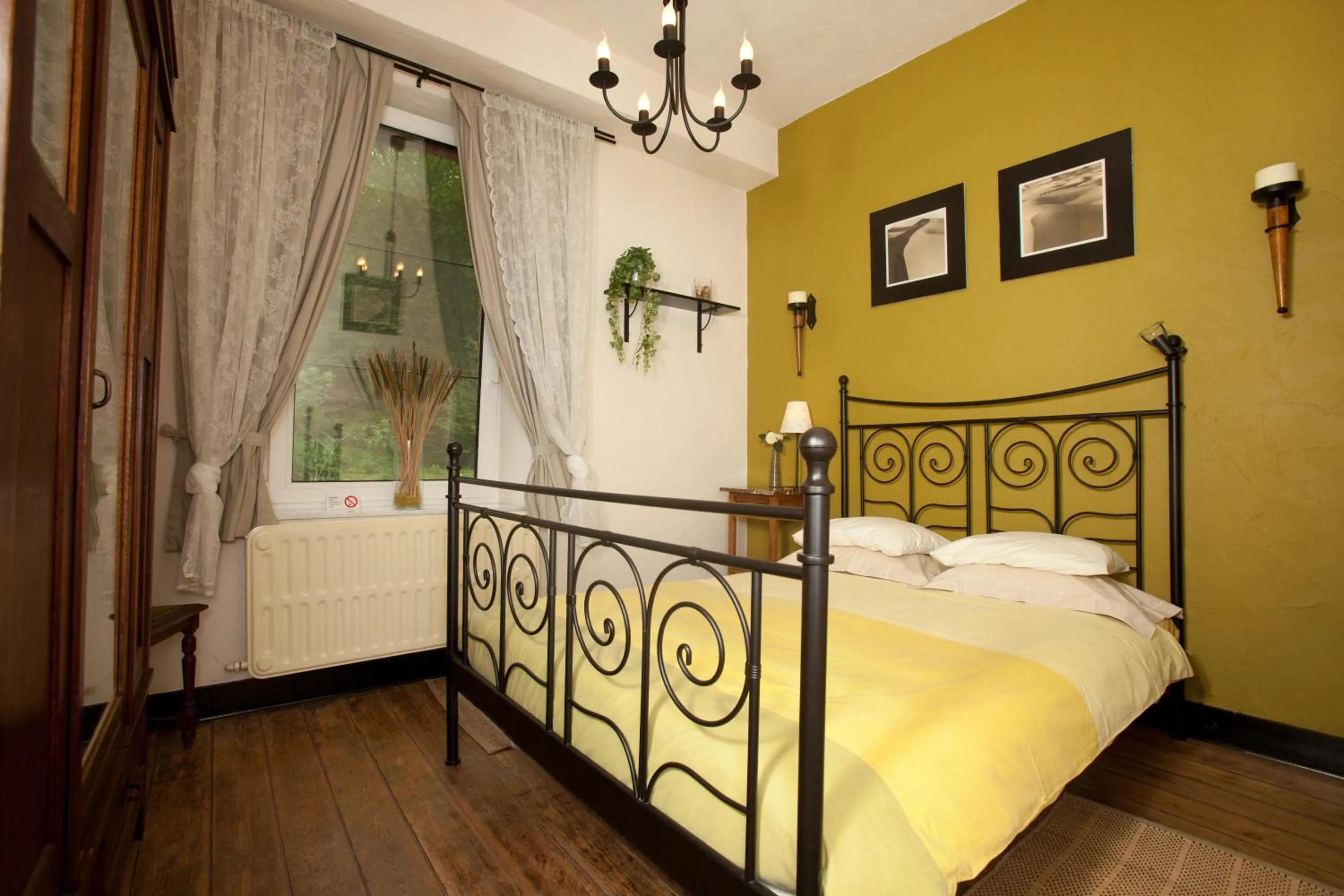 Bed in B&B-Restaurant Porte de la Lienne