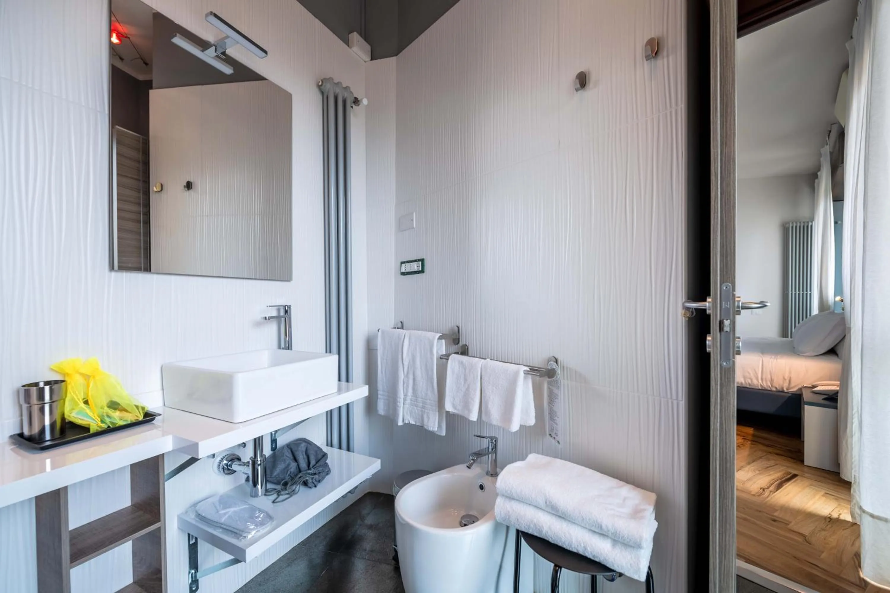 Bathroom in AppartaHotel