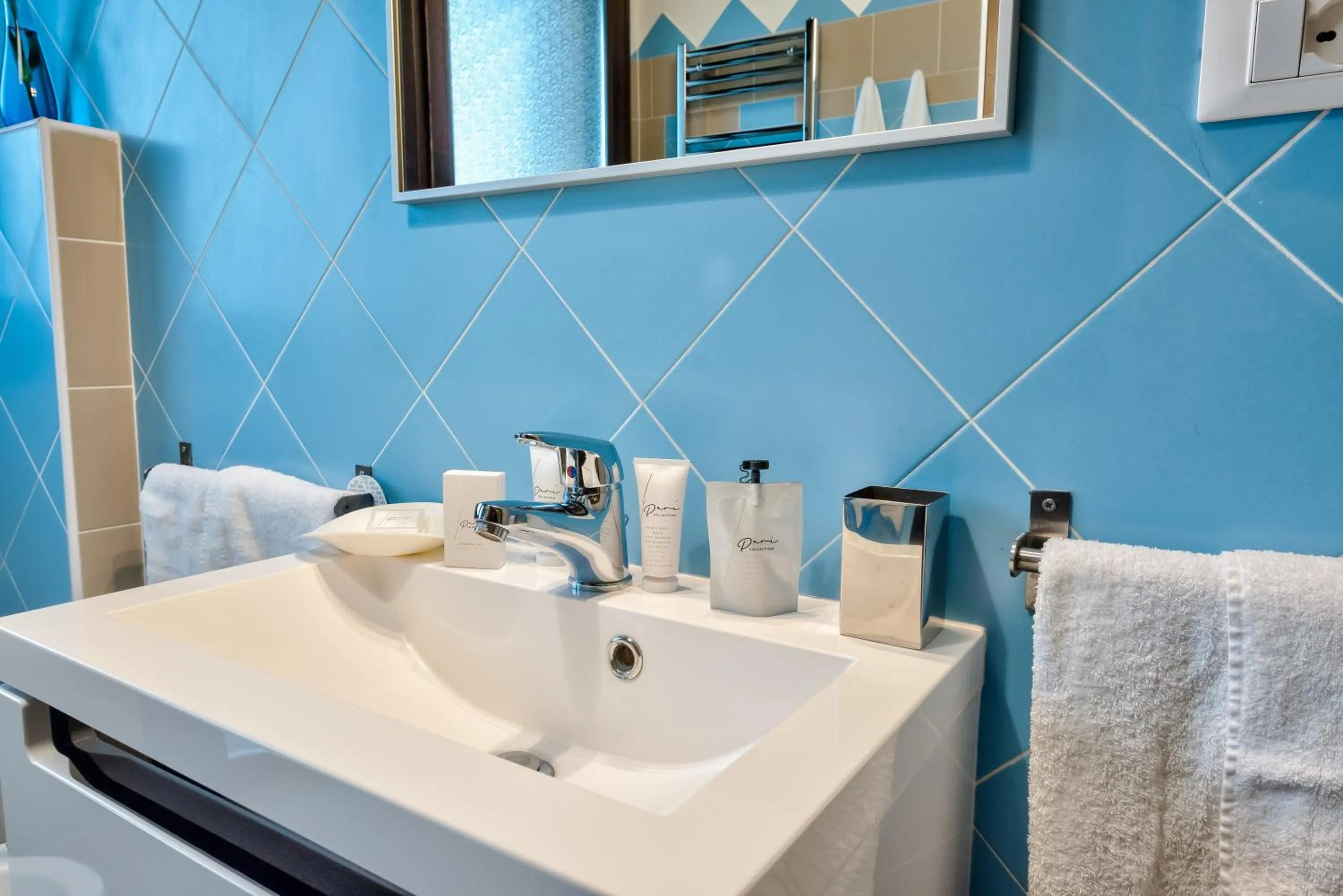 Bathroom, Bed in AppartaHotel