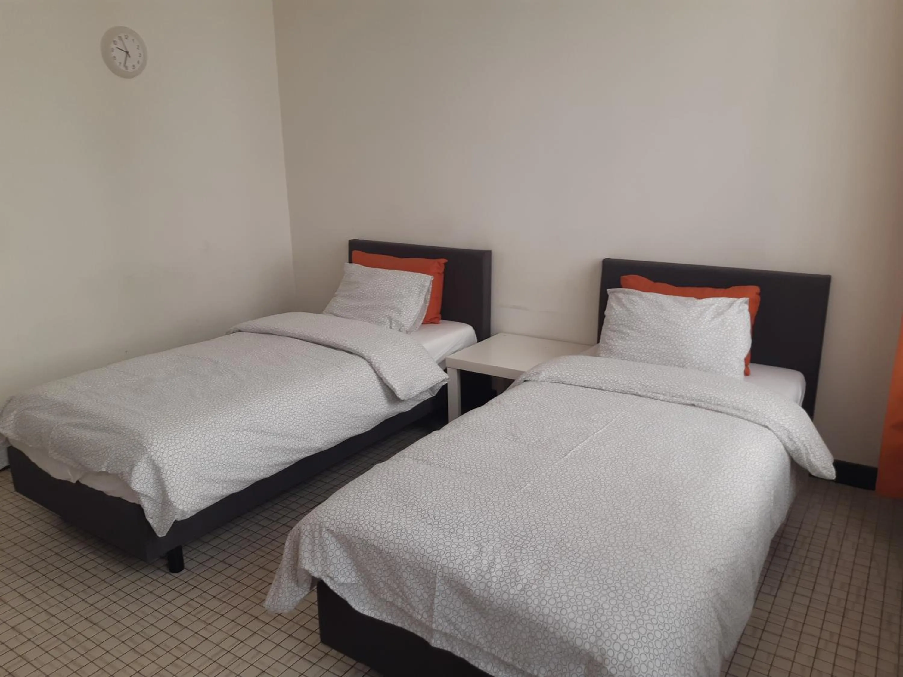 Bed in Rentbynight Aparthotel