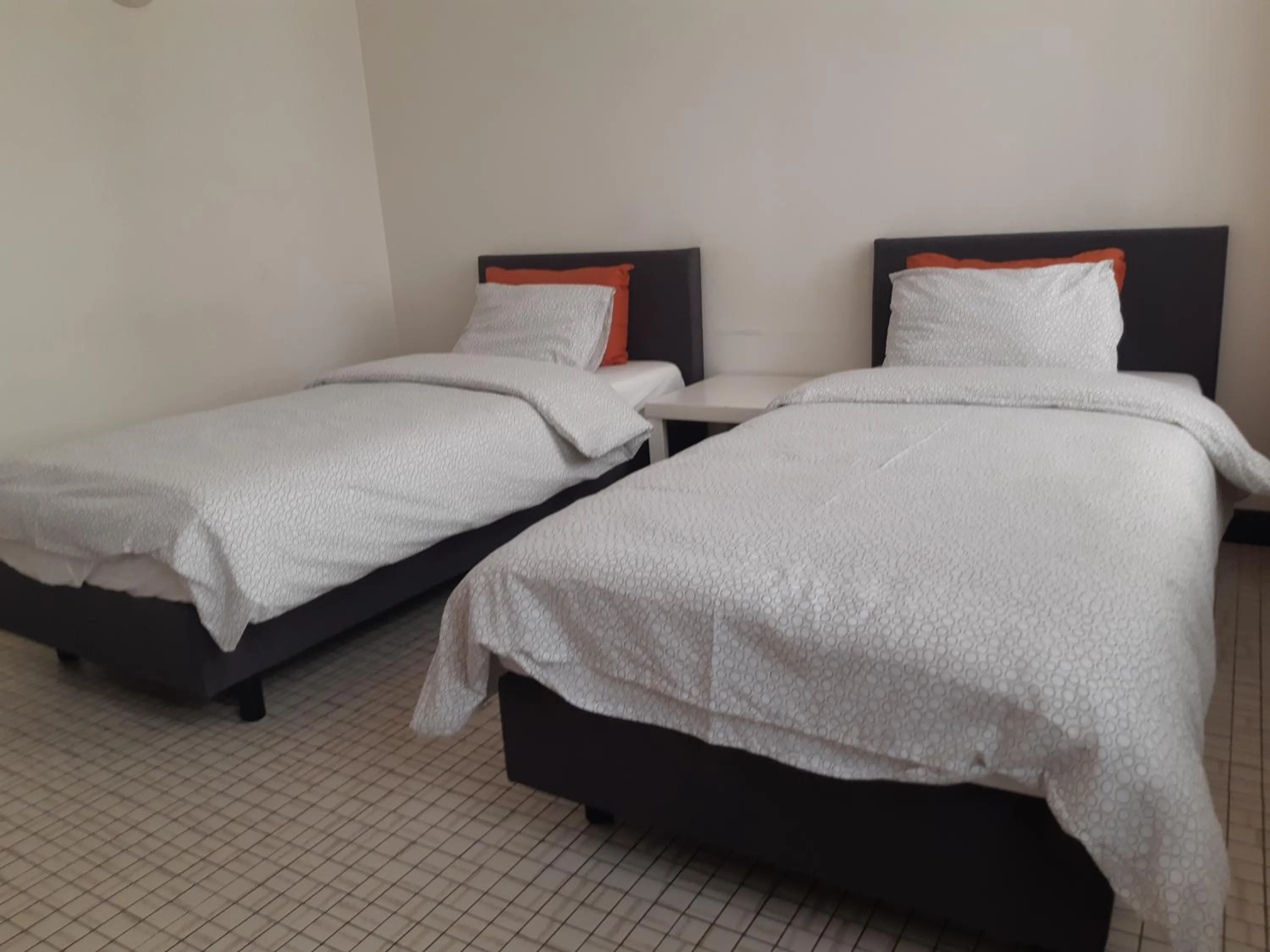 Bed in Rentbynight Aparthotel