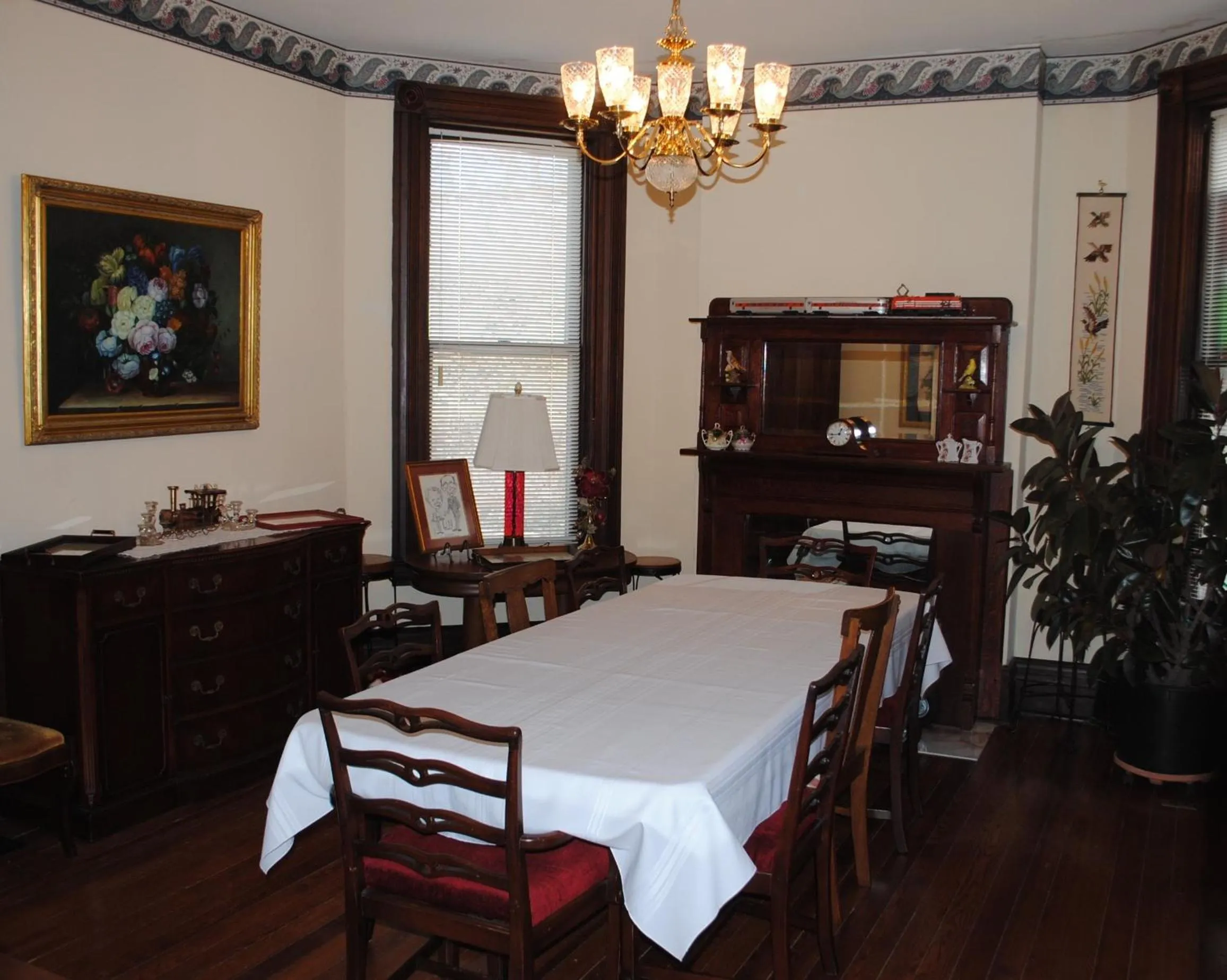 Dining area in L&N Bed and Breakfast Ltd