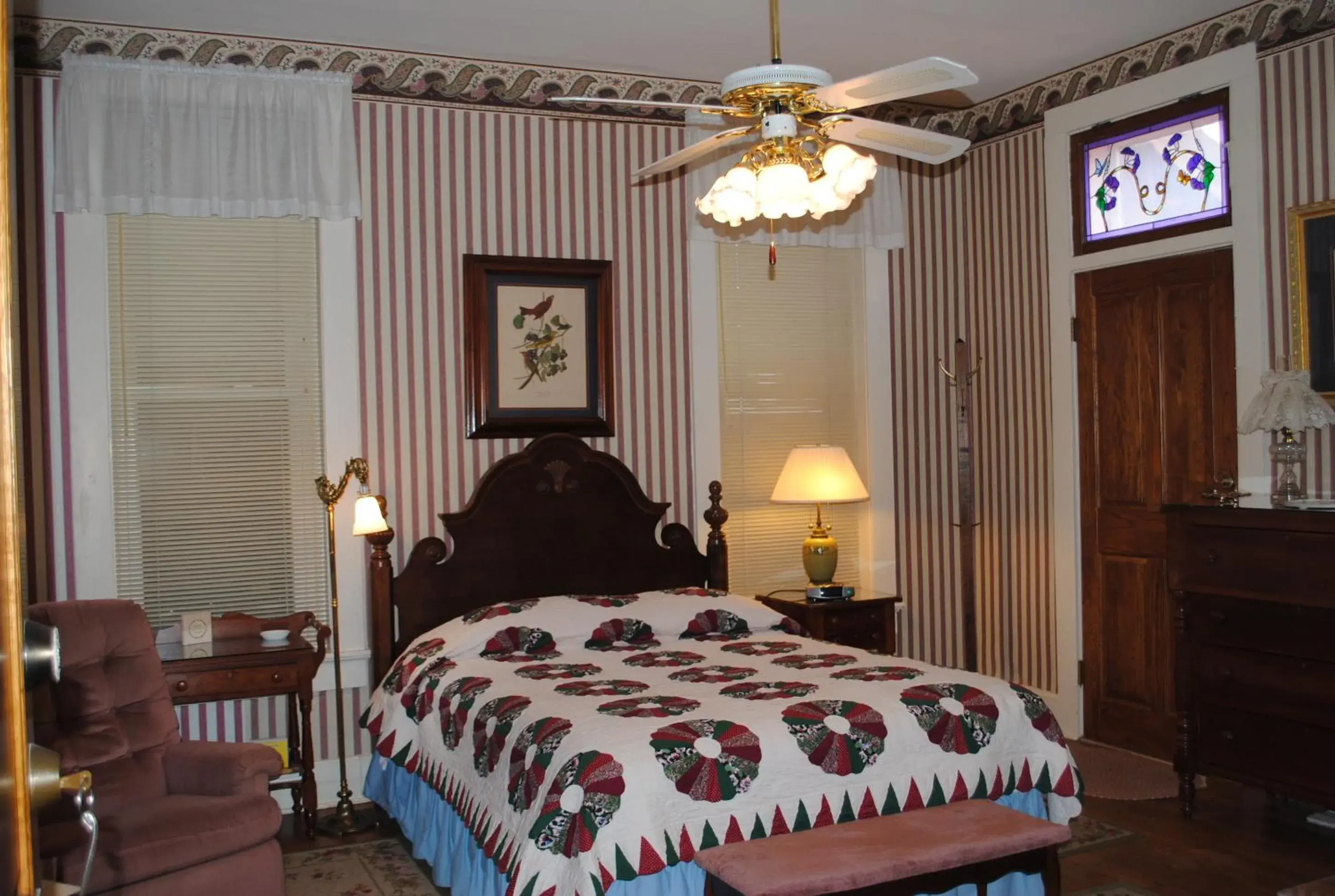 Standard Queen Room in L&N Bed and Breakfast Ltd Standard Queen Room in L&N Bed and Breakfast Ltd