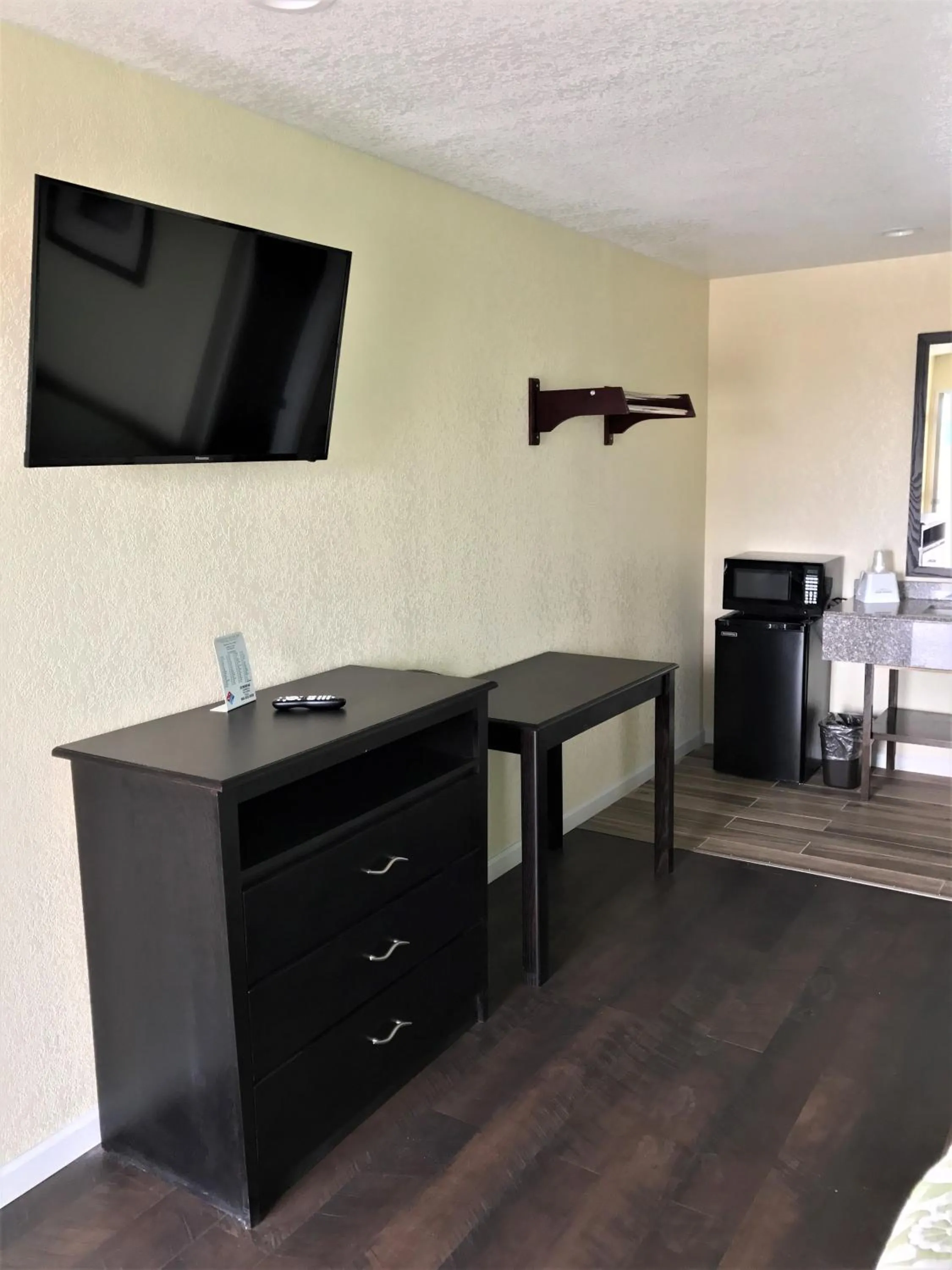 TV and multimedia in Budget Inn