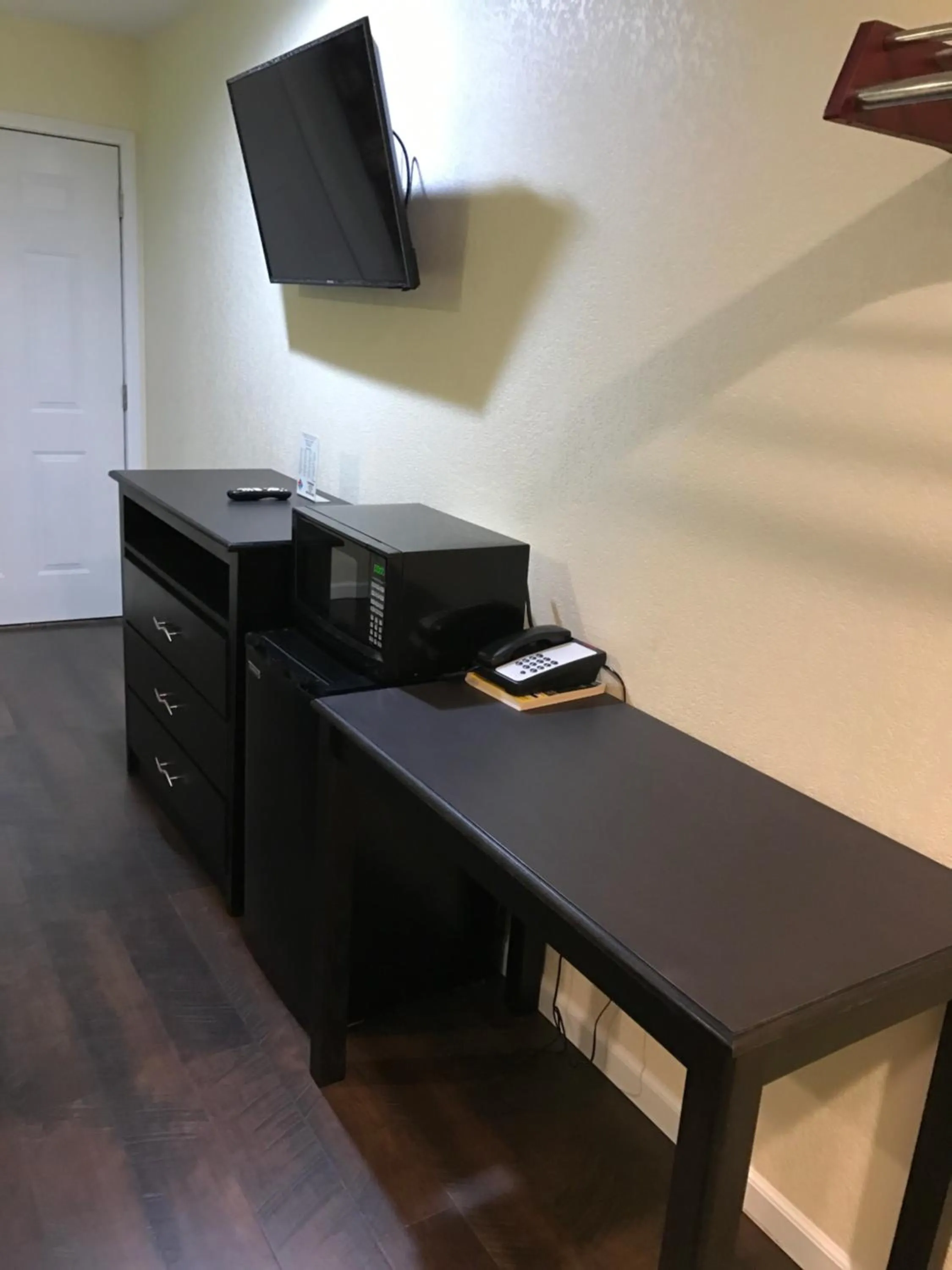 TV and multimedia in Budget Inn