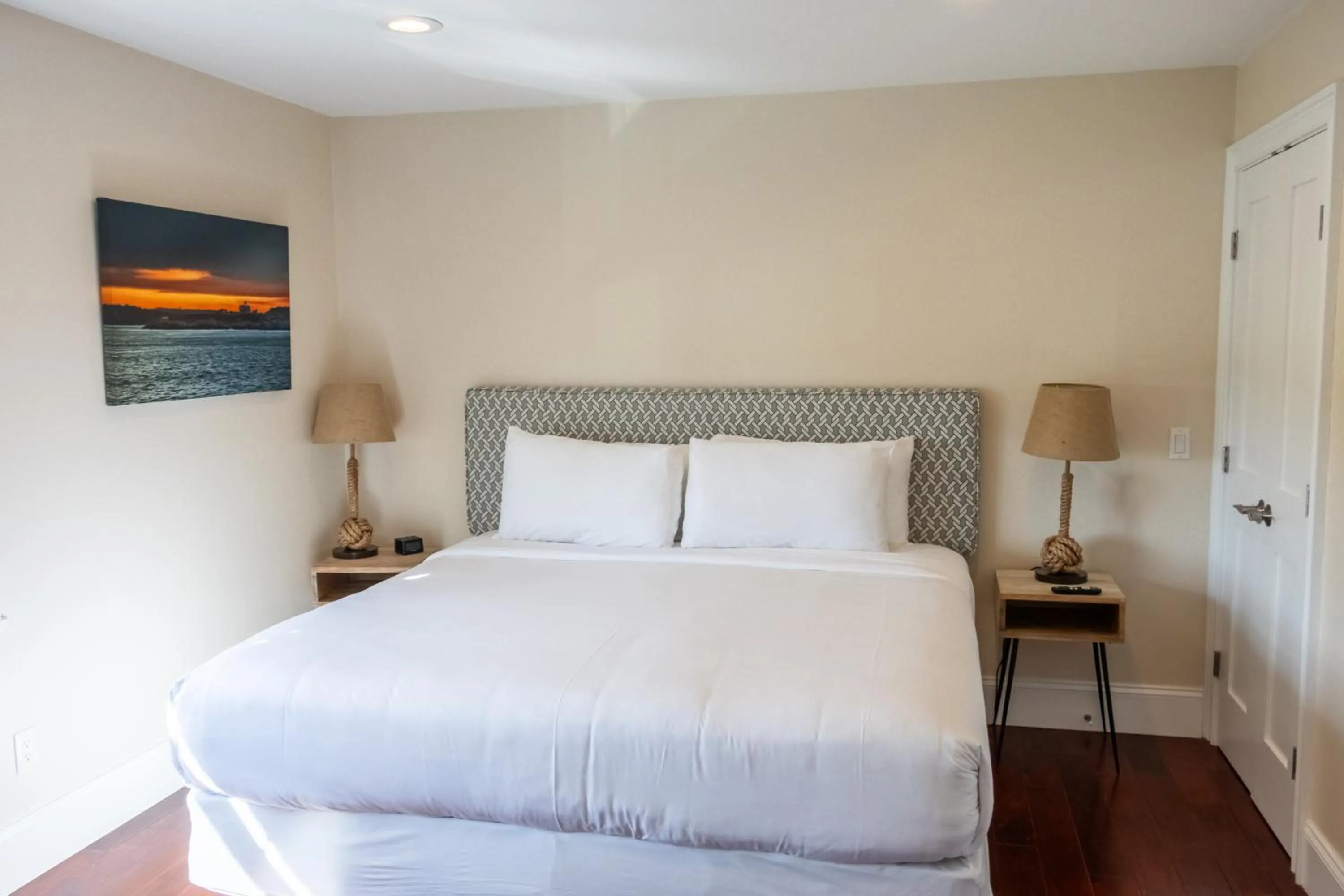 Bed in The East Island Reserve Hotel