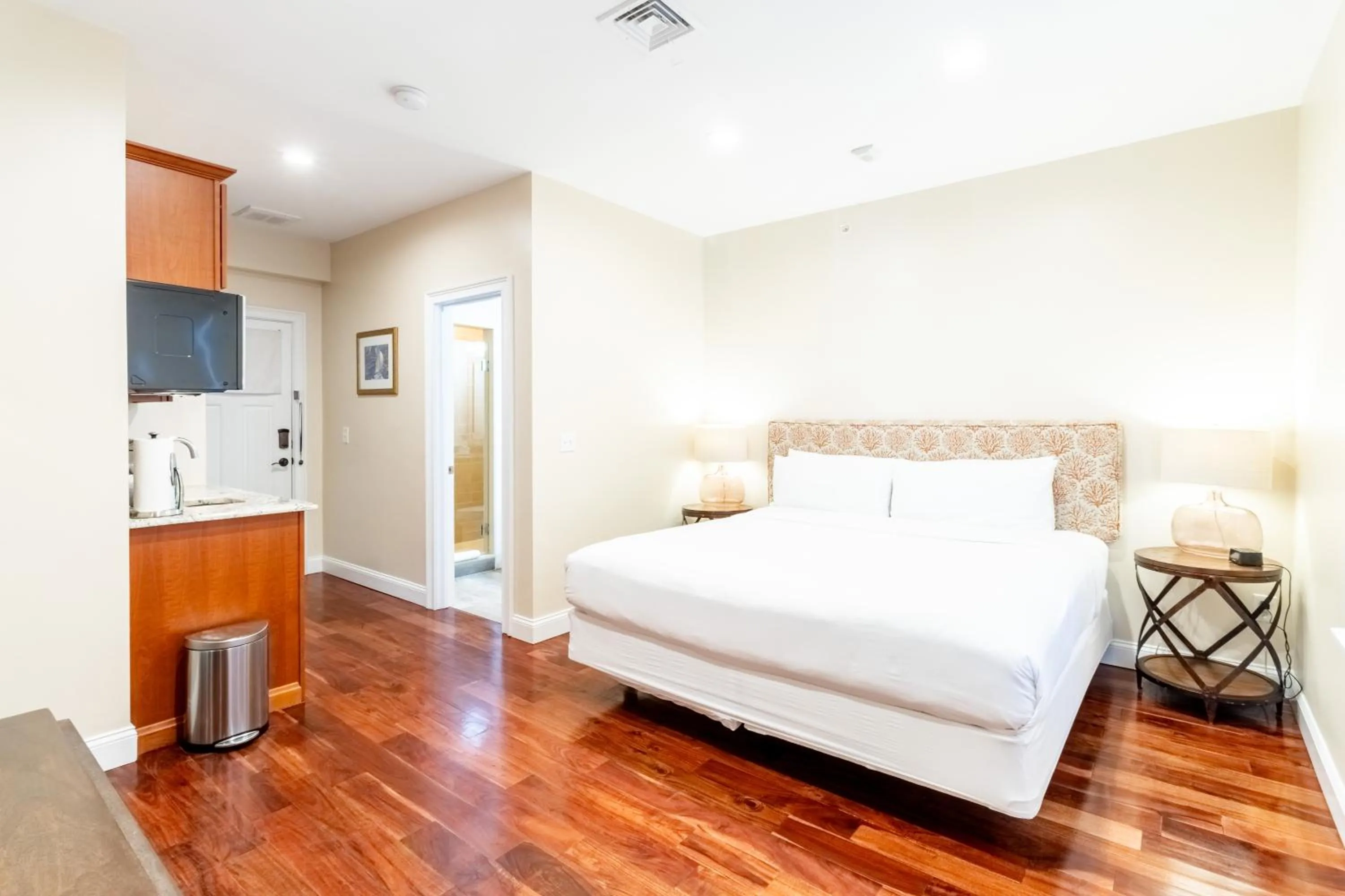 Bed in The East Island Reserve Hotel