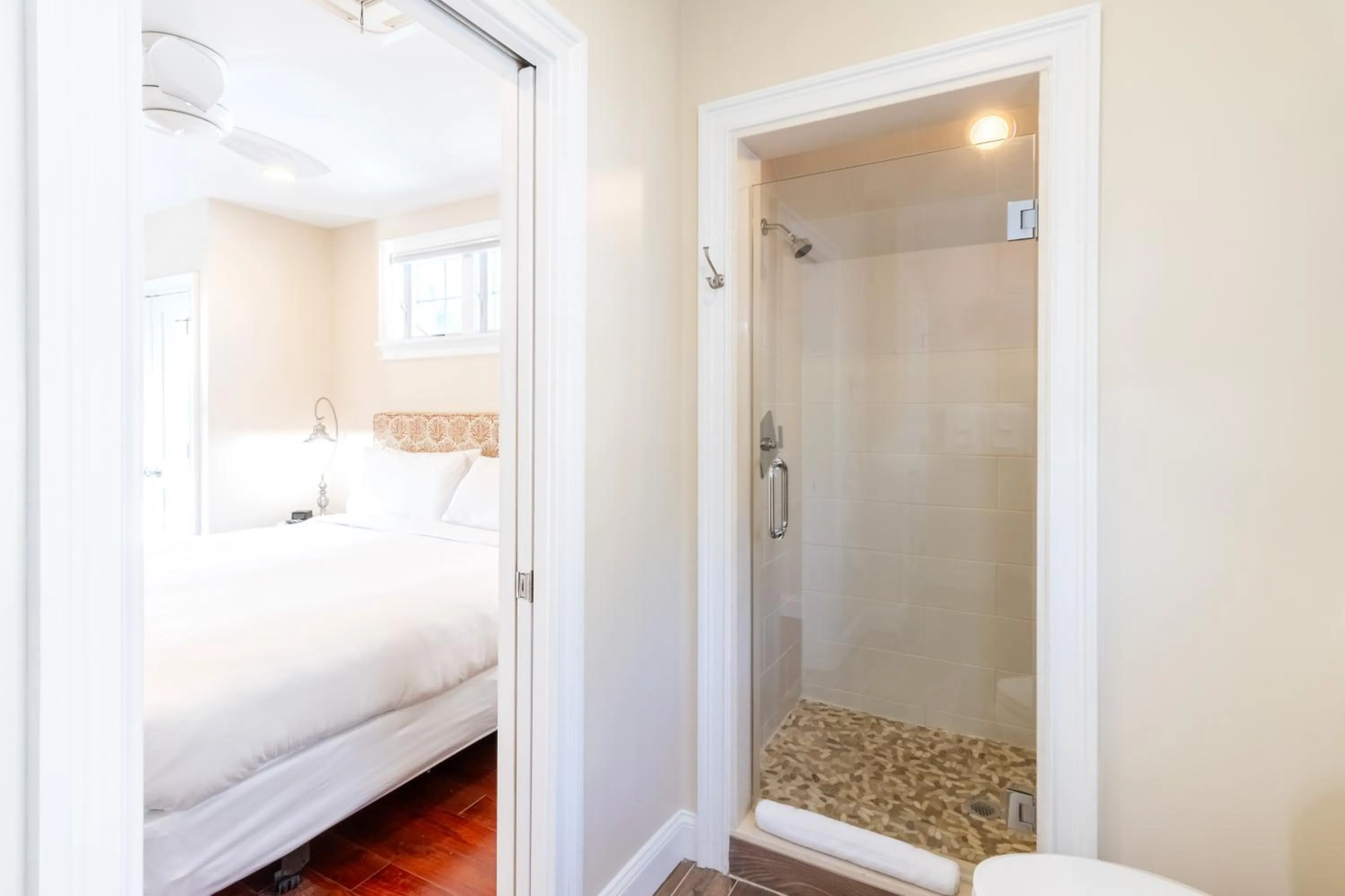 Bed in The East Island Reserve Hotel