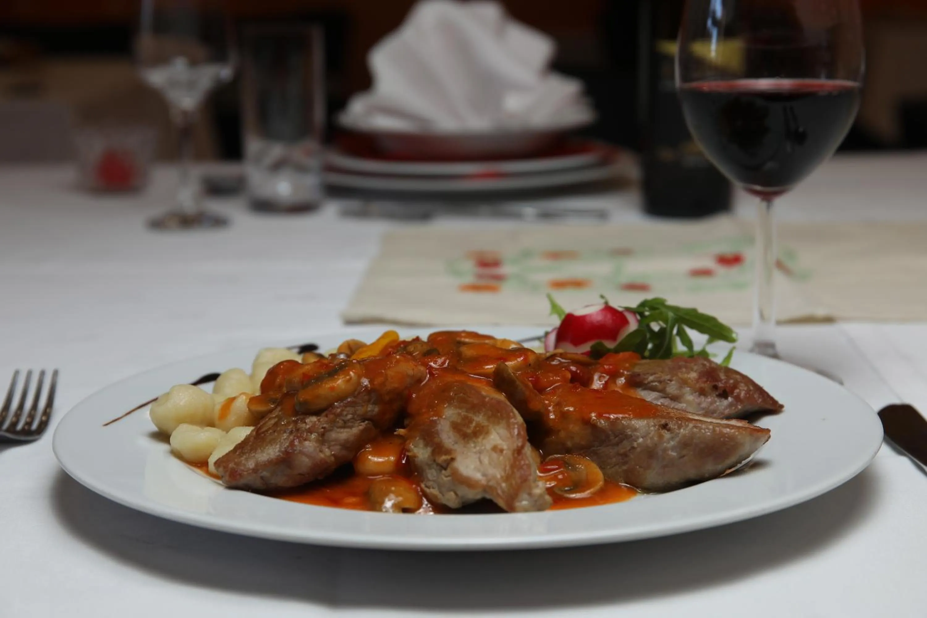 Restaurant/places to eat in Hotel Zagi