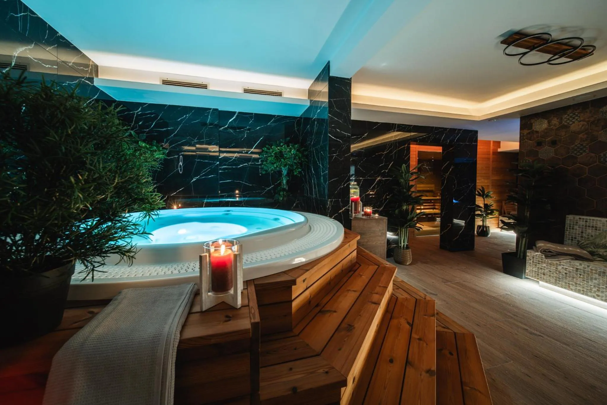 Hot Tub in Hotel Zagi