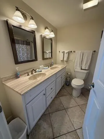 Shower in The Inn on the Wharf