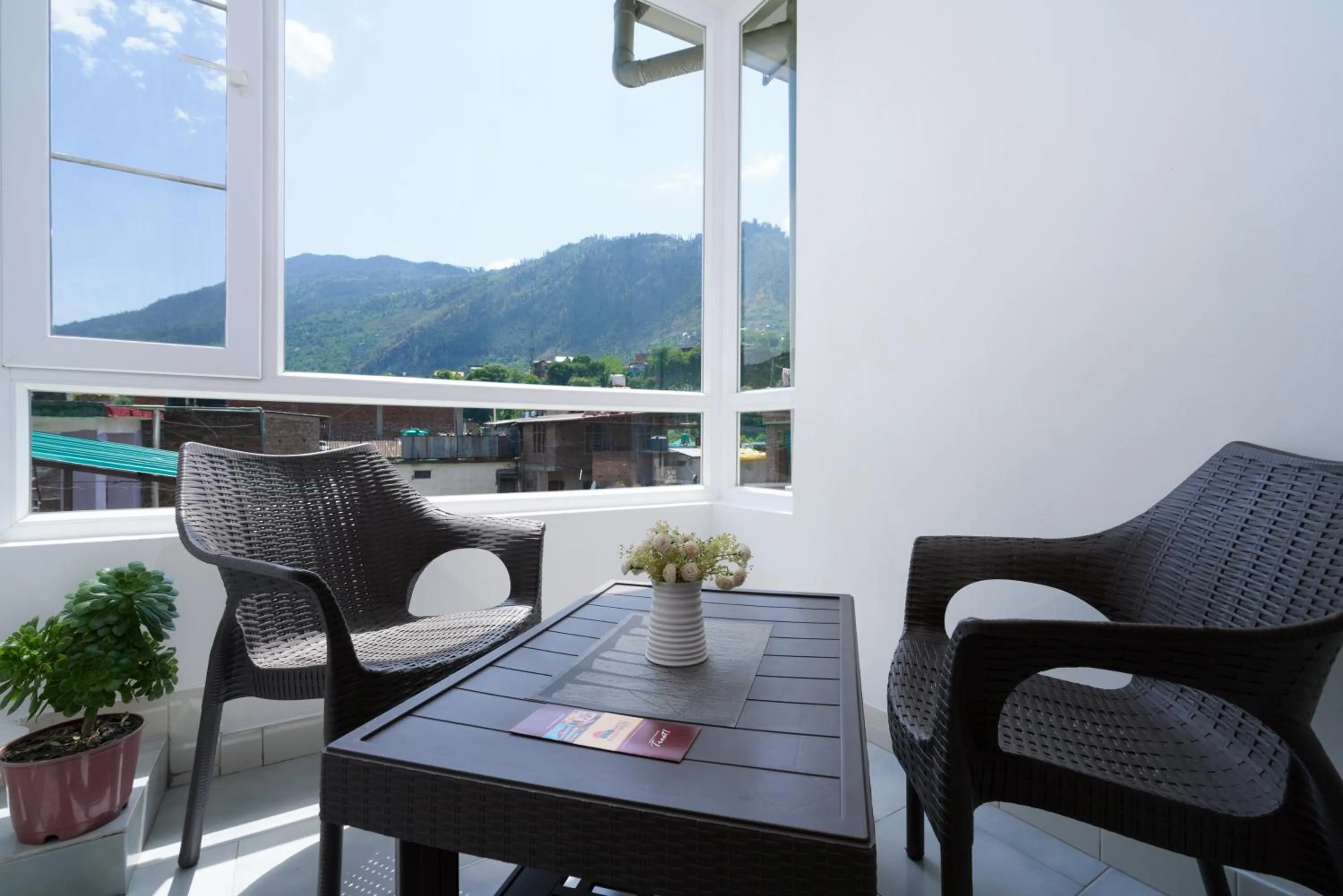 Balcony/Terrace in Hotel Kullu Valley