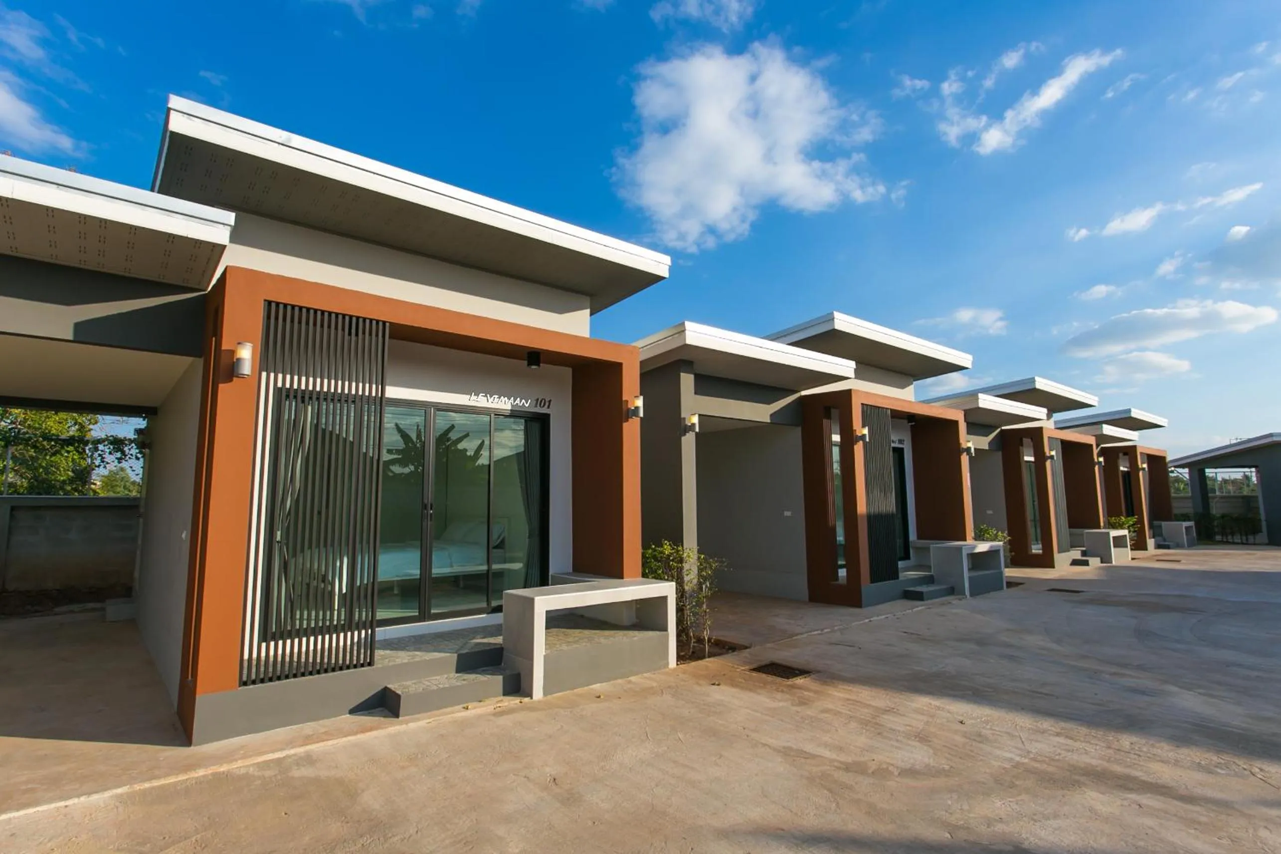 Property building in Baan Le Vimaan