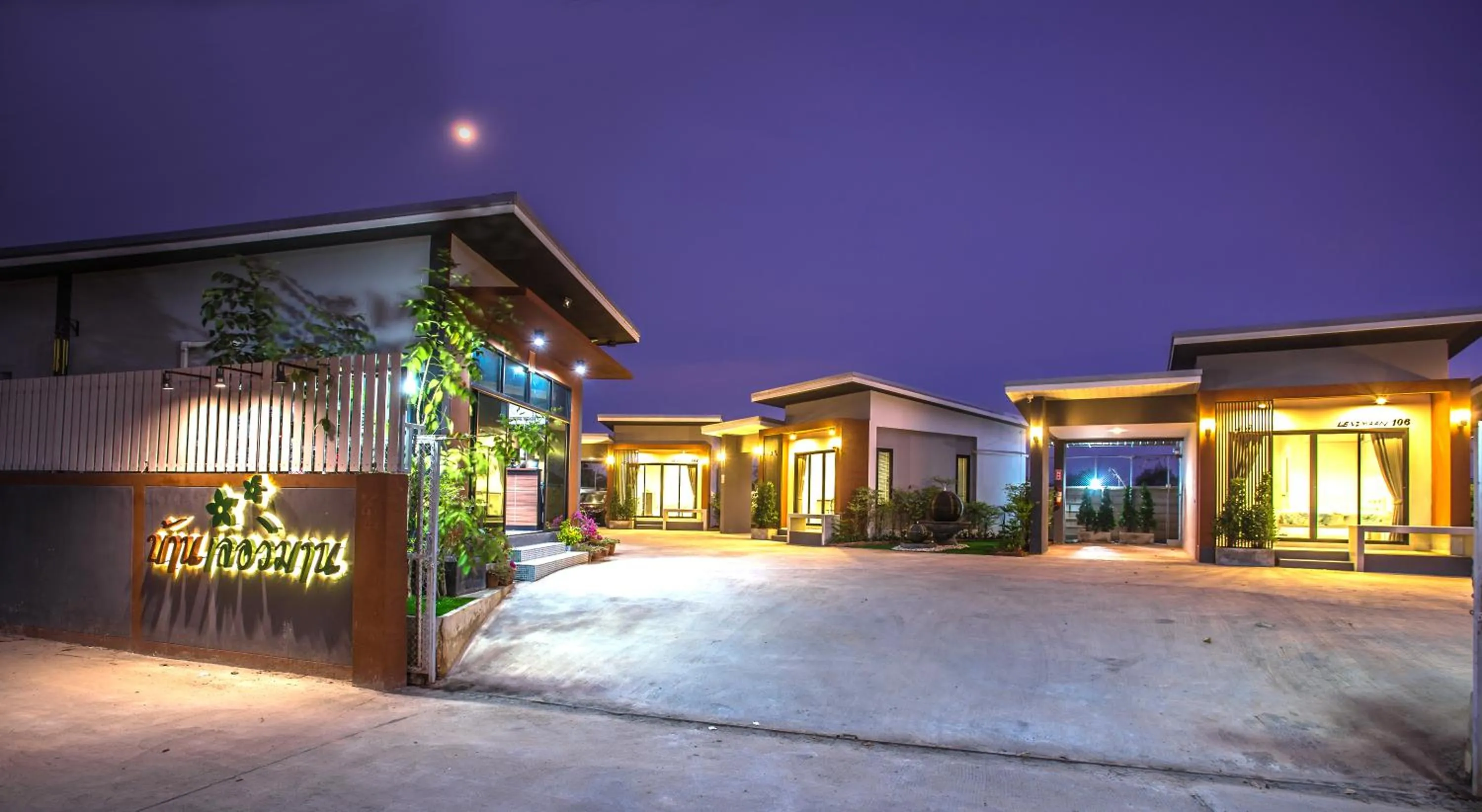 Facade/entrance in Baan Le Vimaan