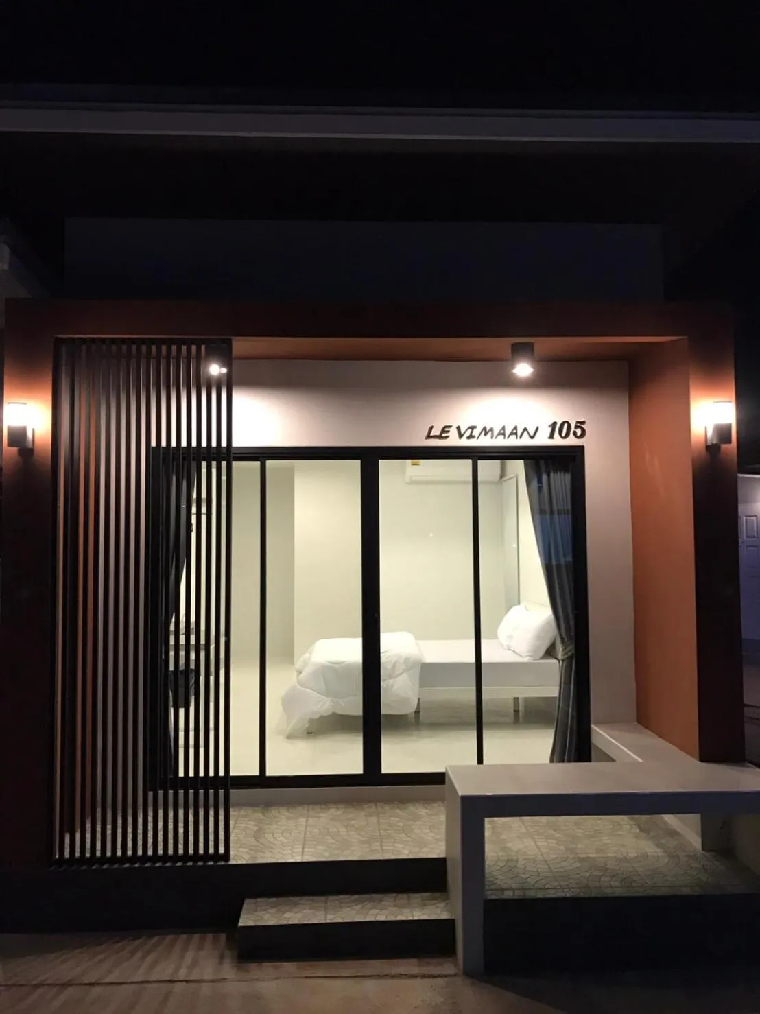 Photo of the whole room, Bed in Baan Le Vimaan