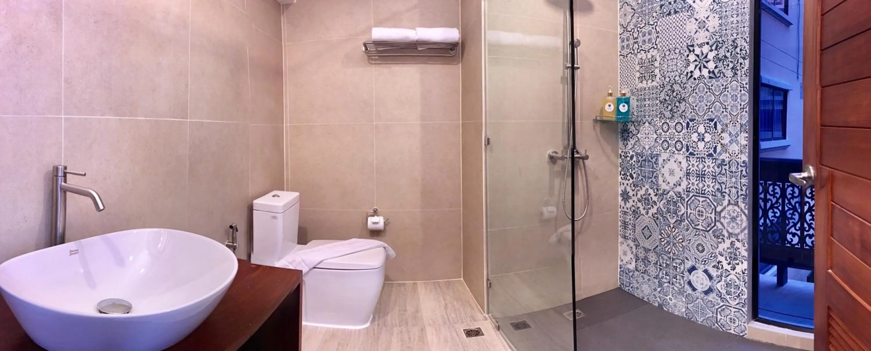 Photo of the whole room in The Pat Hotel