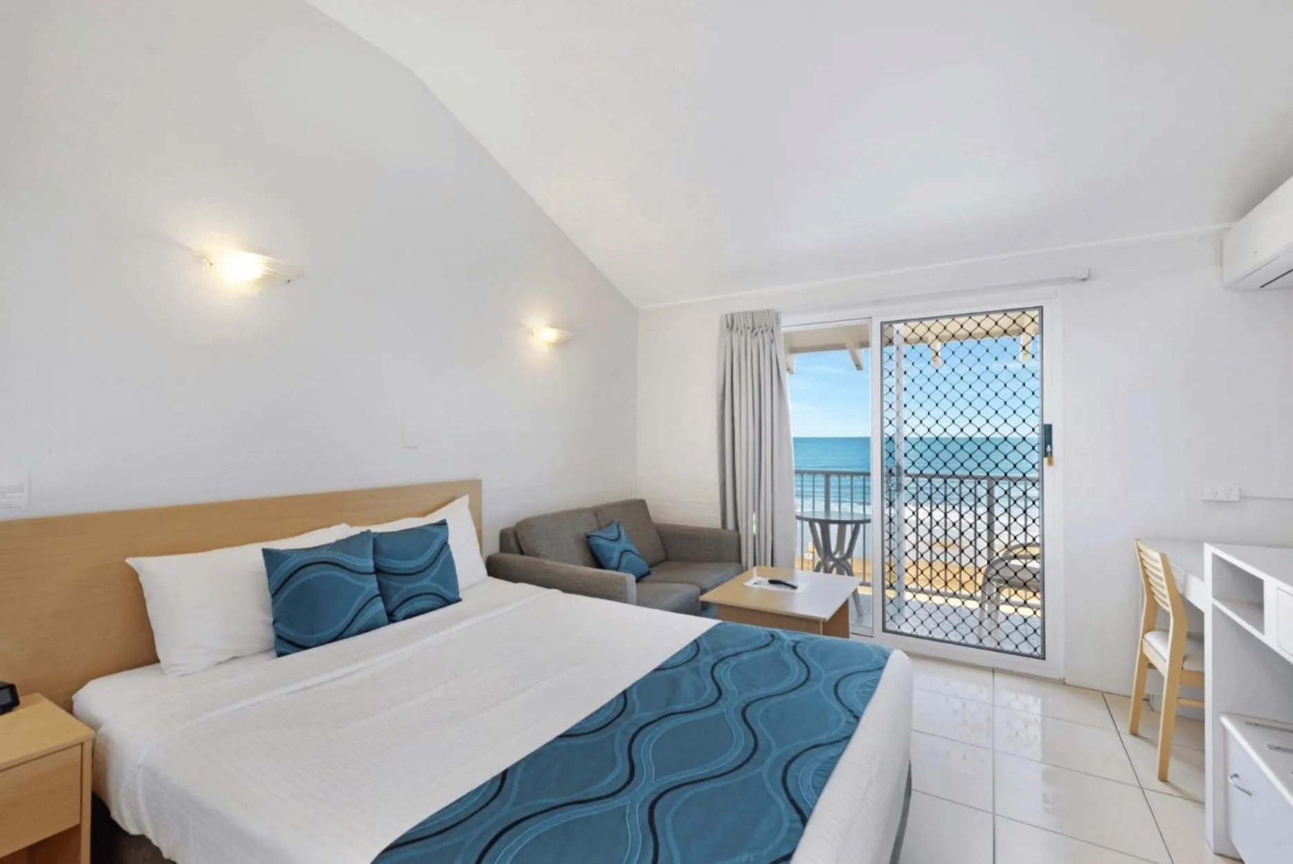 Bed in Don Pancho Beach Resort