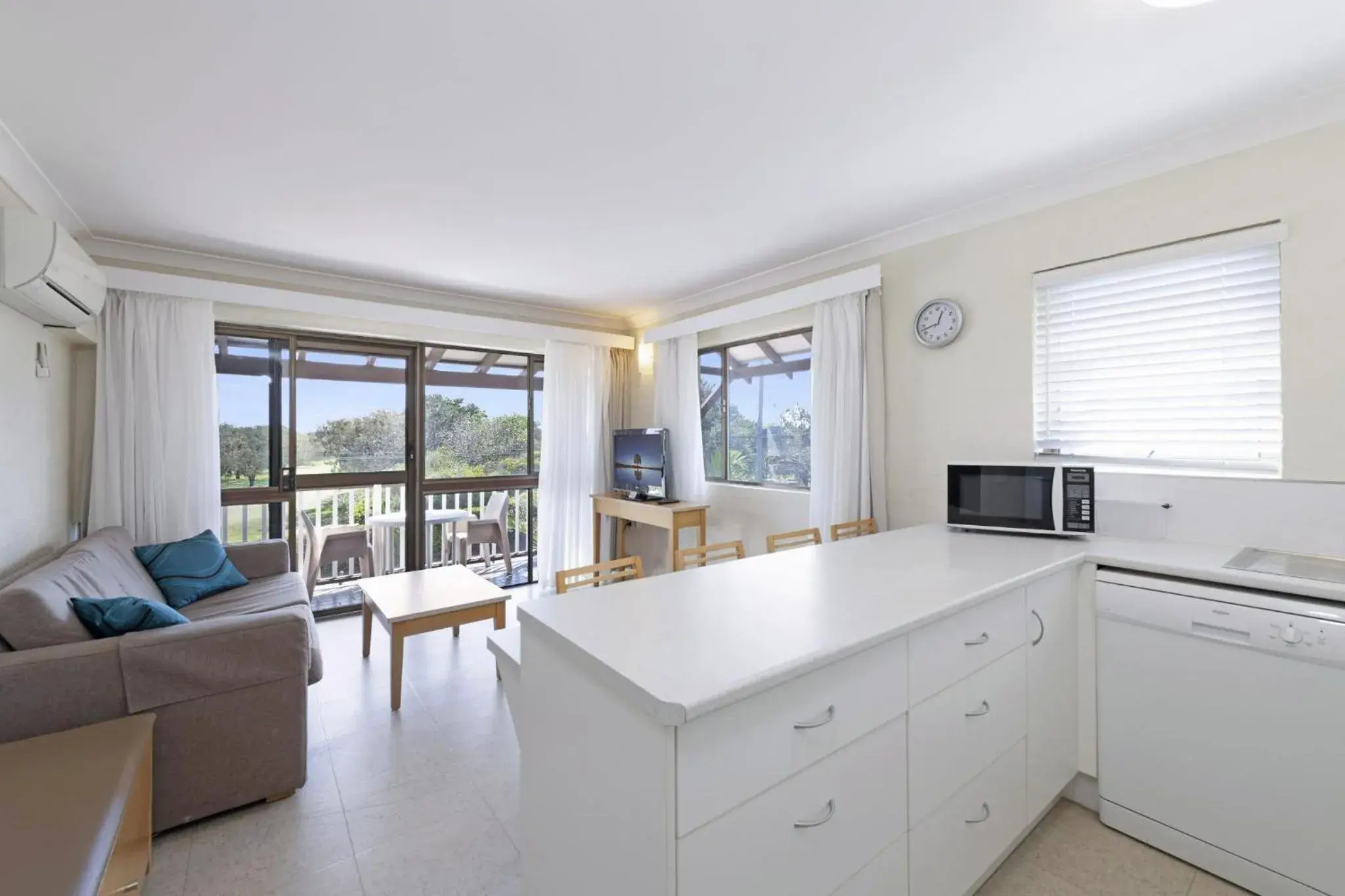 Deluxe One-Bedroom Apartment in Don Pancho Beach Resort Deluxe One-Bedroom Apartment in Don Pancho Beach Resort