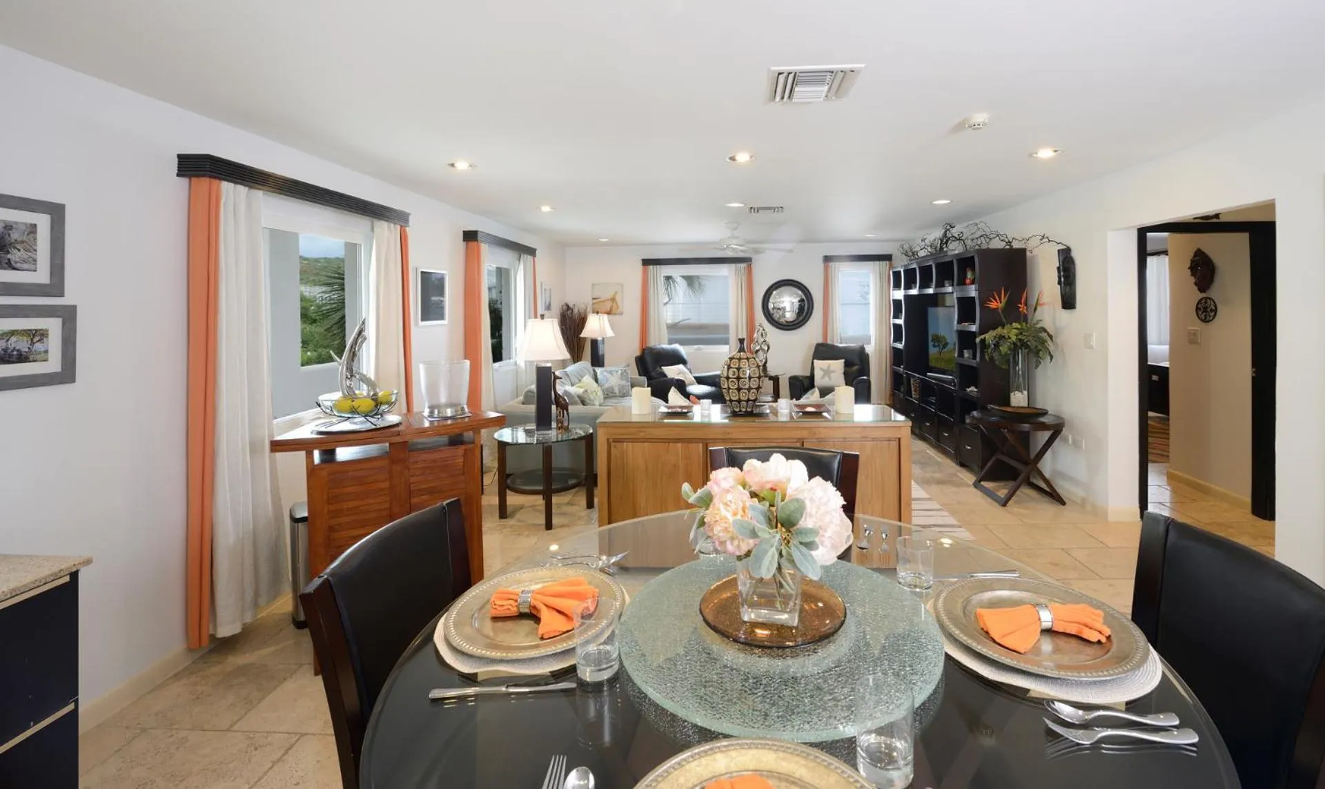 Dining area in Coral Beach Club Villas & Marina