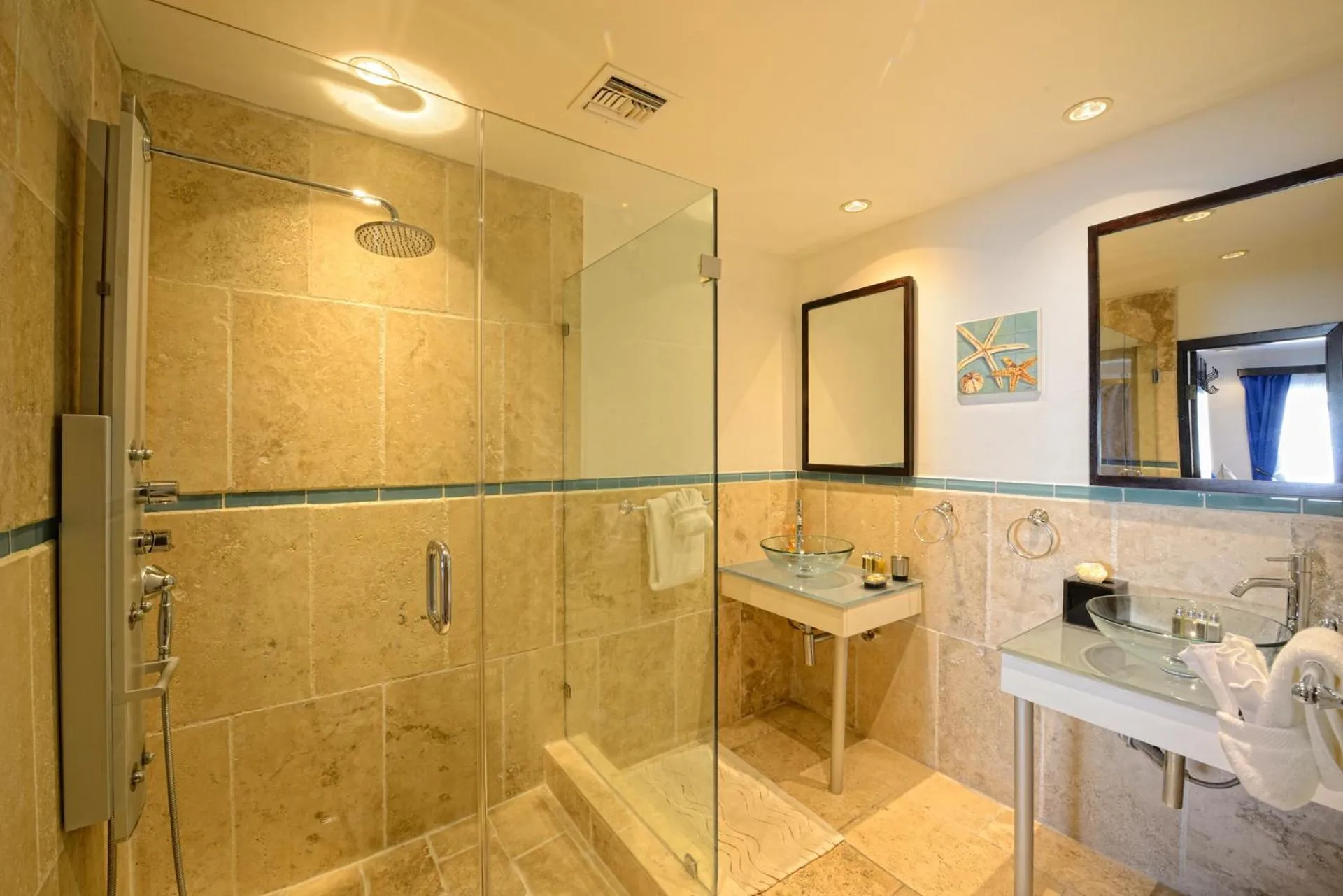 Shower in Coral Beach Club Villas & Marina
