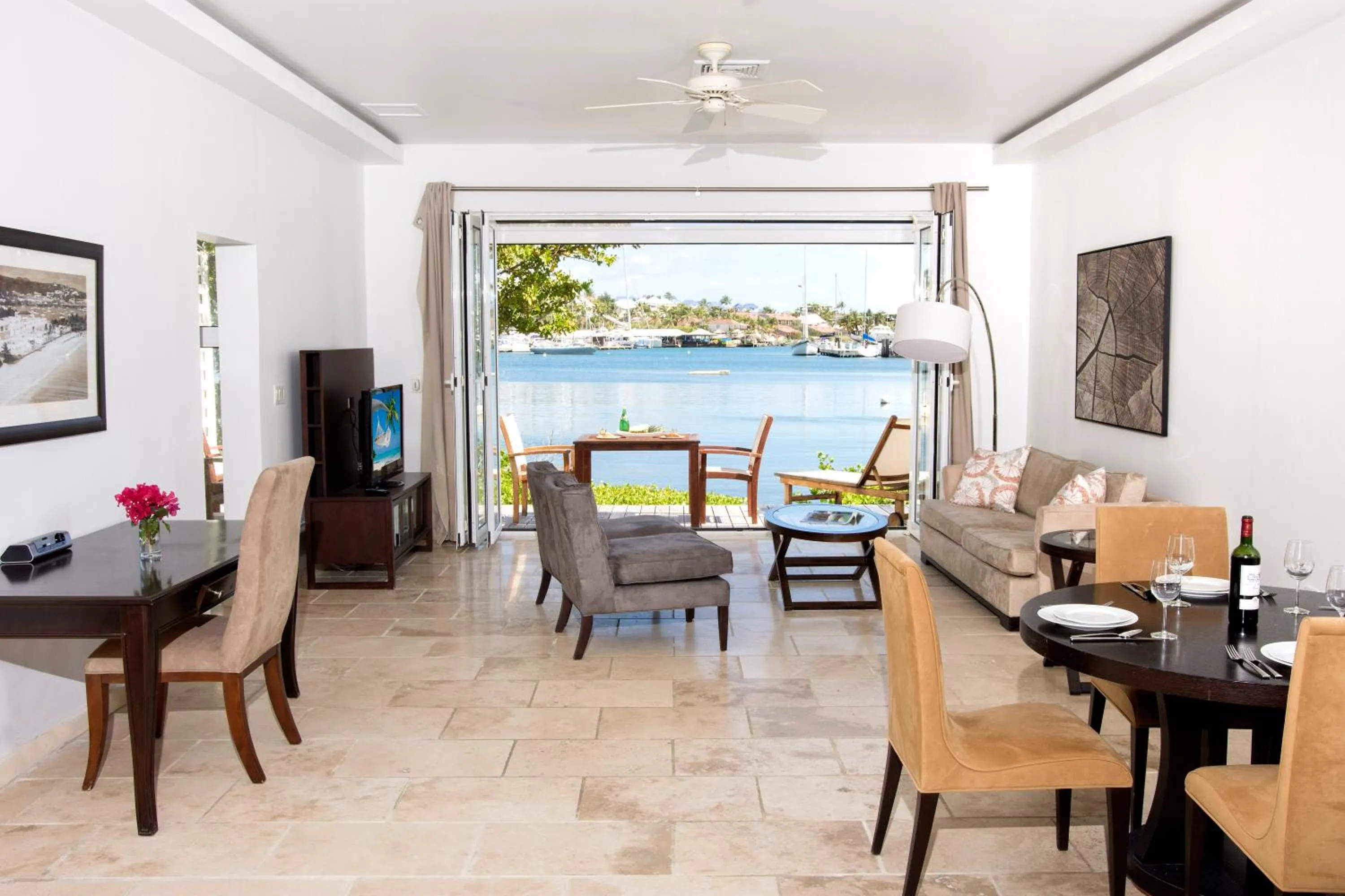 Living room in Coral Beach Club Villas & Marina