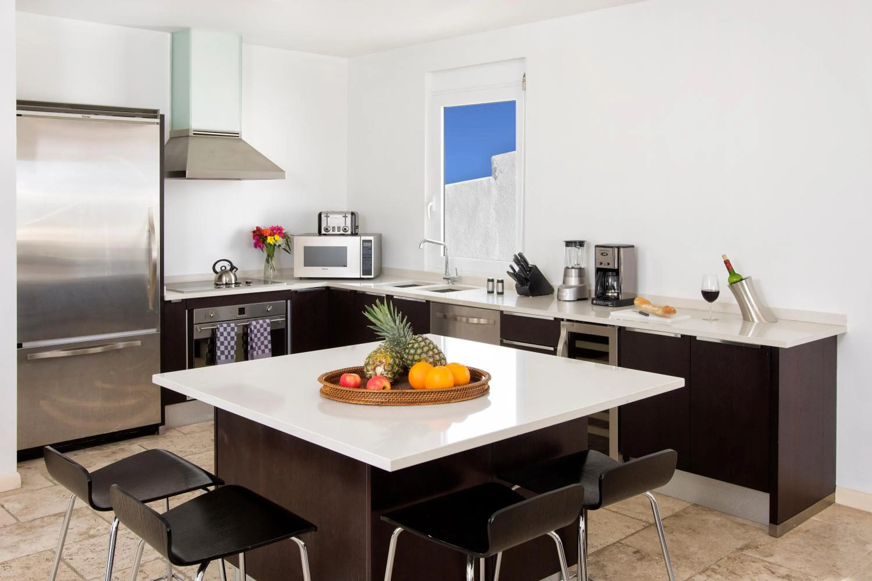 Kitchen or kitchenette in Coral Beach Club Villas & Marina