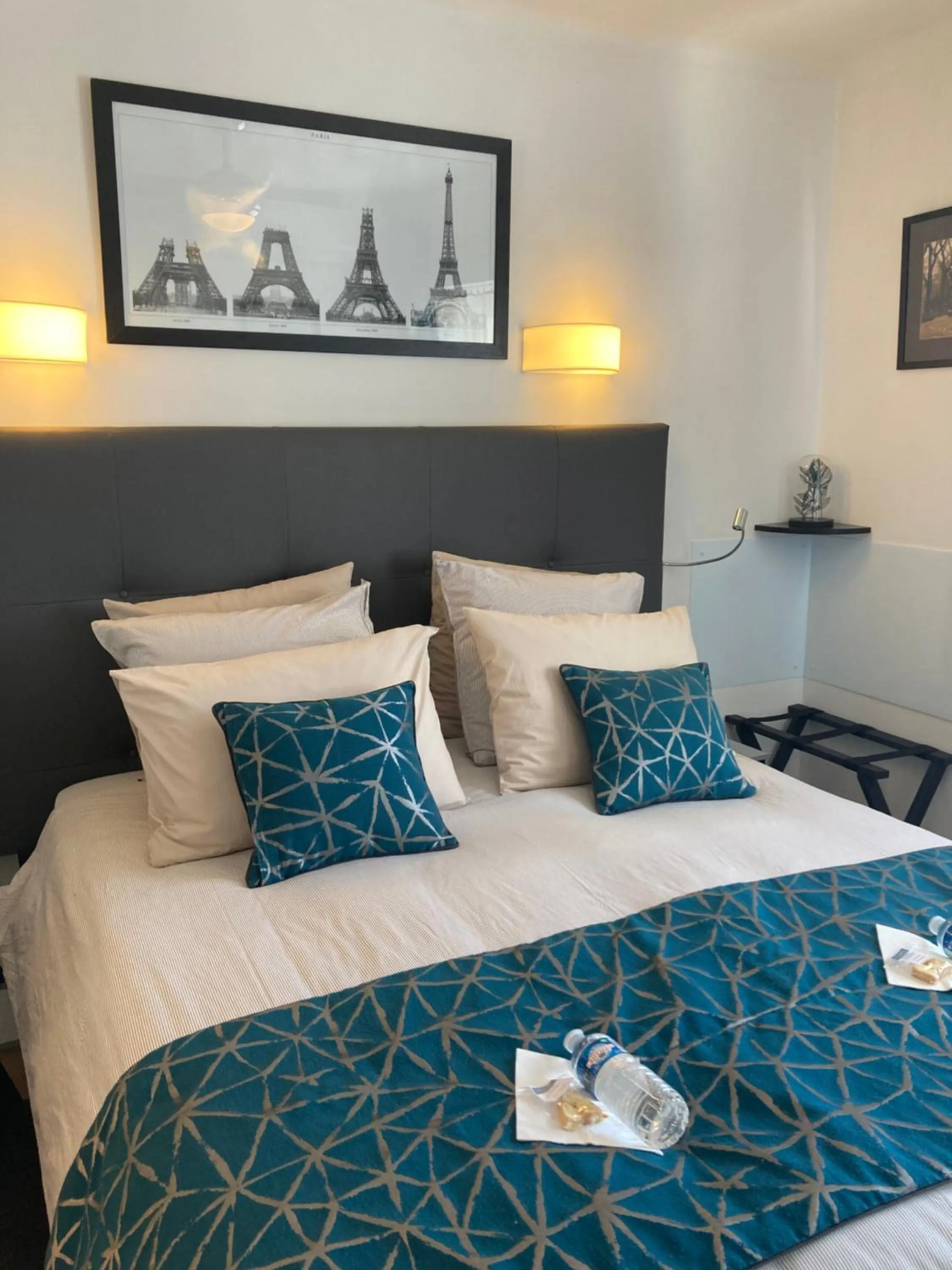 Bedroom, Bed in Cannes City B&B