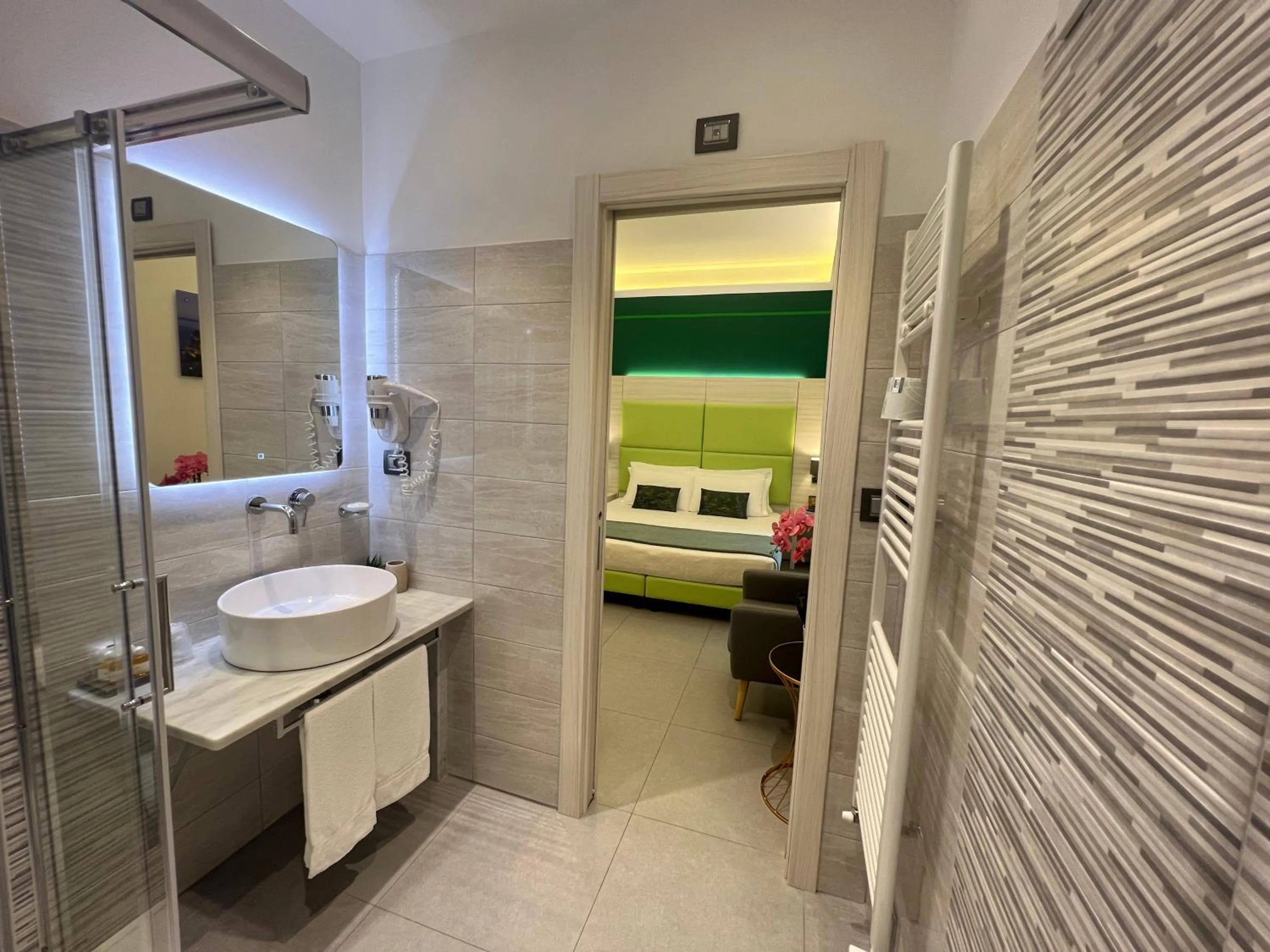 Bathroom in Cinqueterre Behind