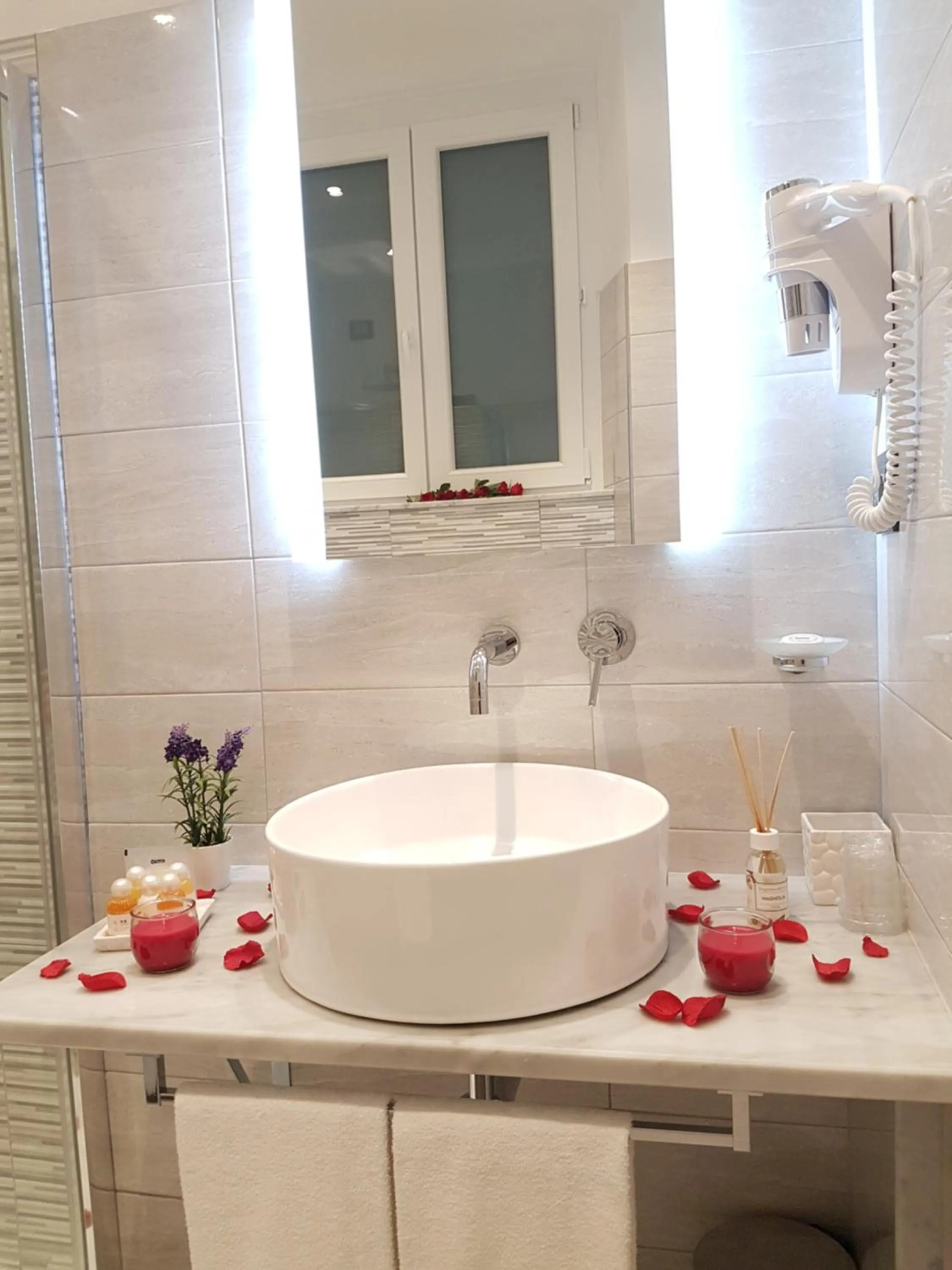 Bathroom in Cinqueterre Behind