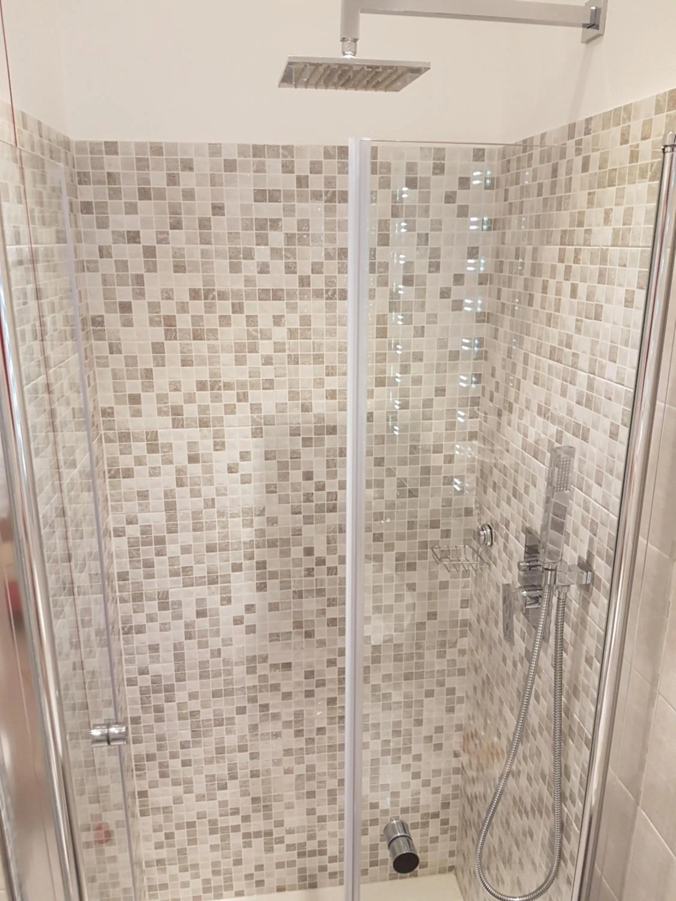 Bathroom in Cinqueterre Behind