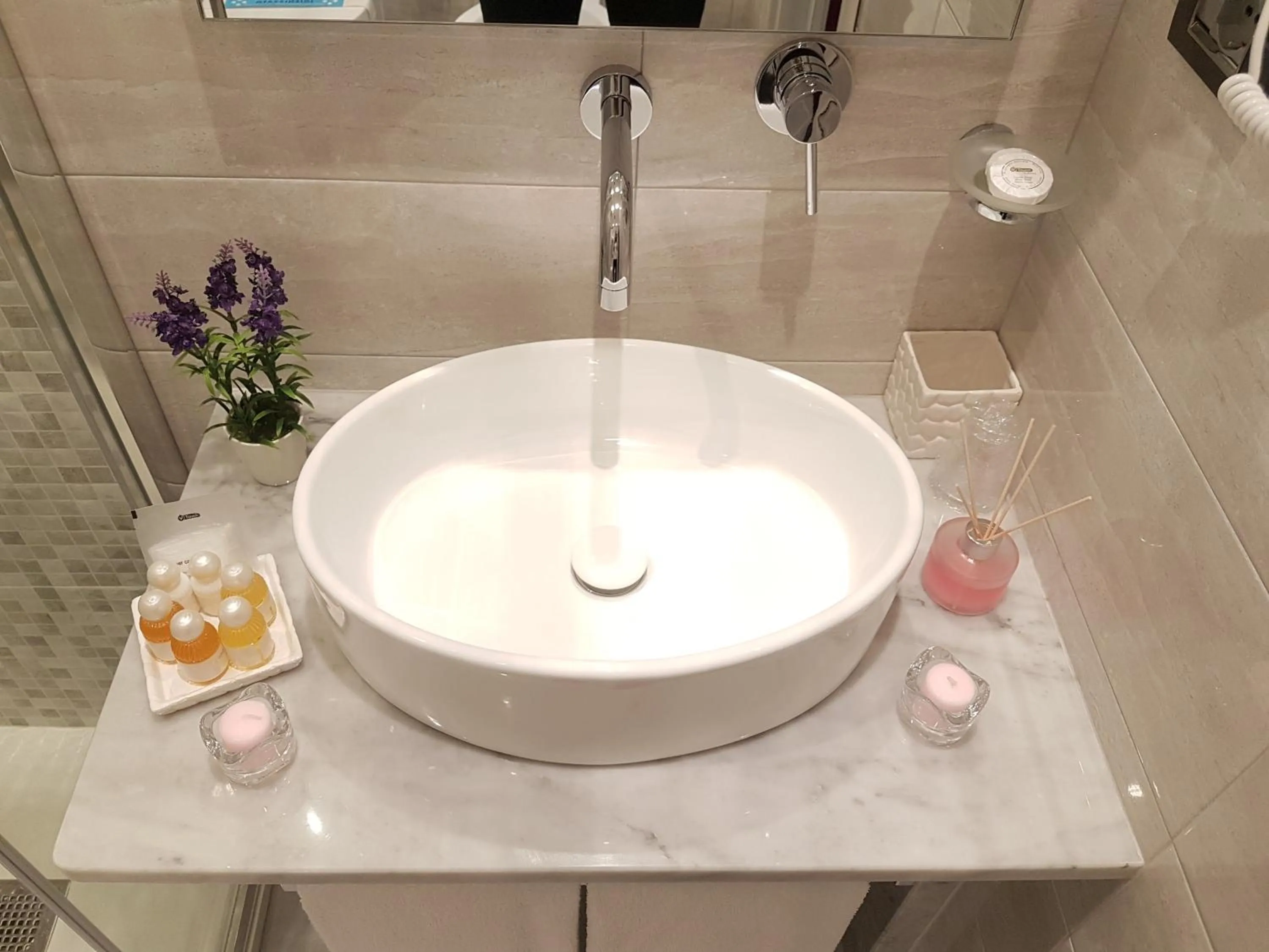 Bathroom in Cinqueterre Behind