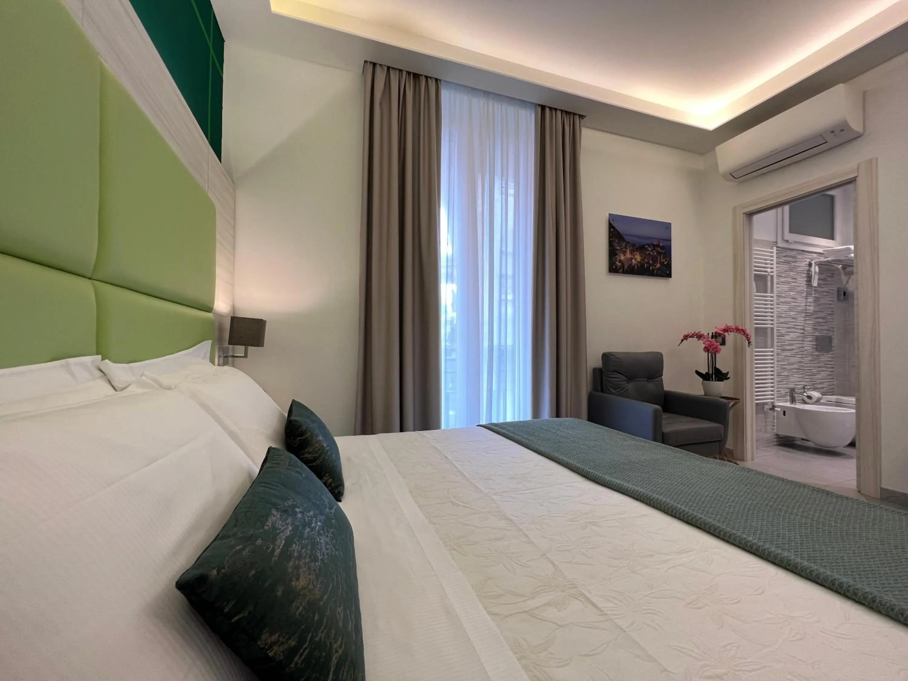 Bed in Cinqueterre Behind