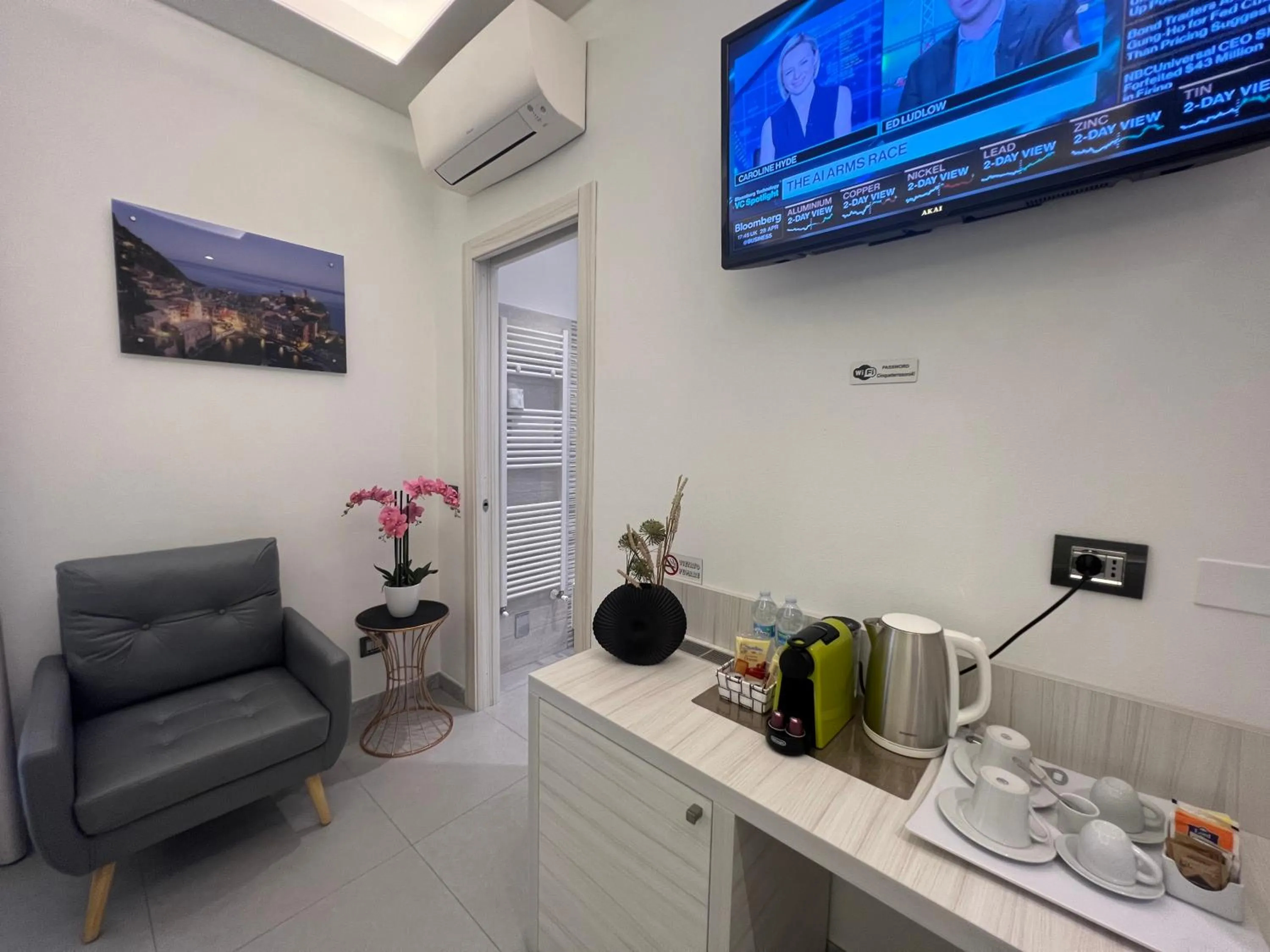 Coffee/tea facilities in Cinqueterre Behind