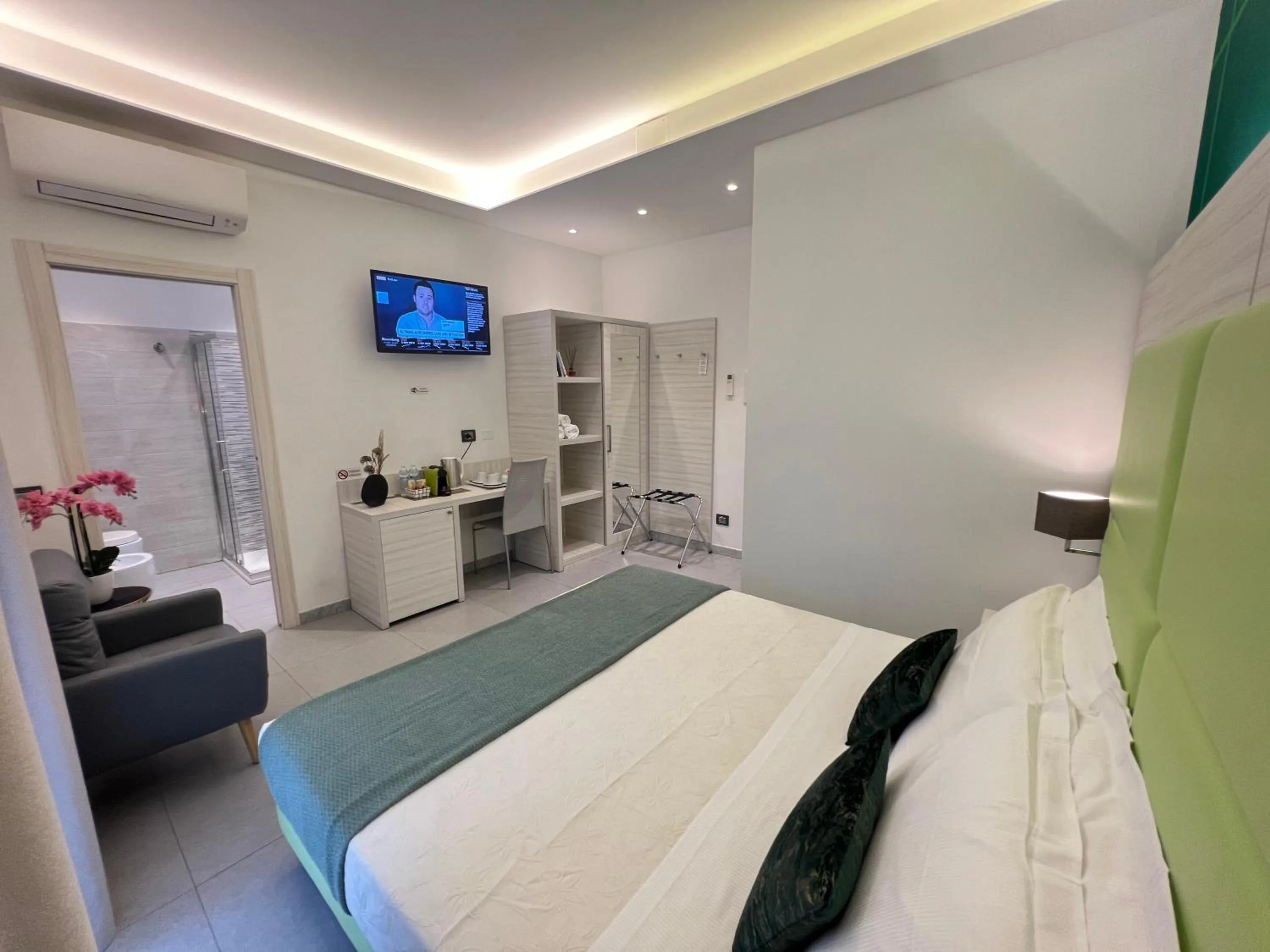 Bedroom, Bed in Cinqueterre Behind