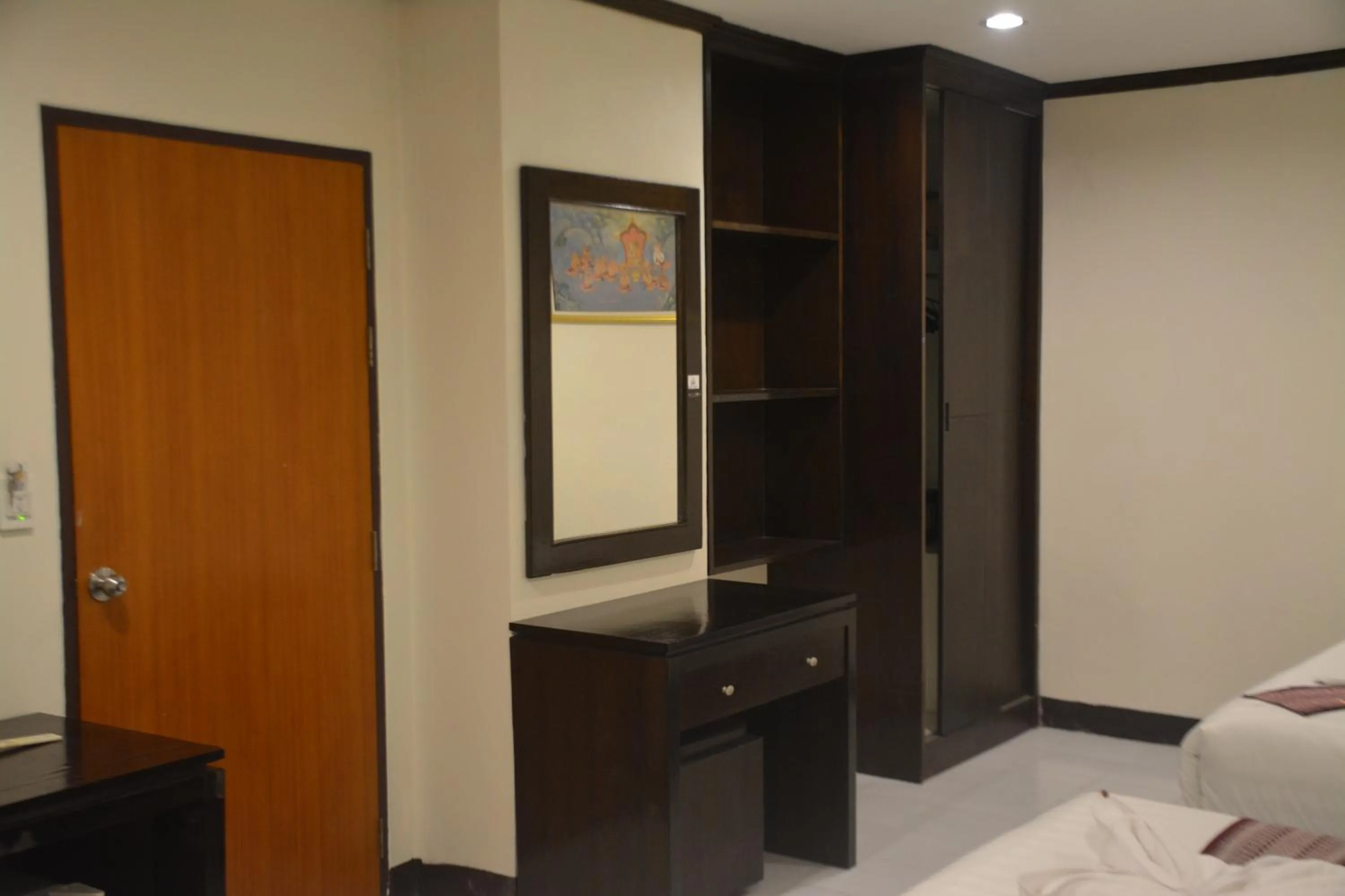 wardrobe, Bed in Patong Moon Inn Residence
