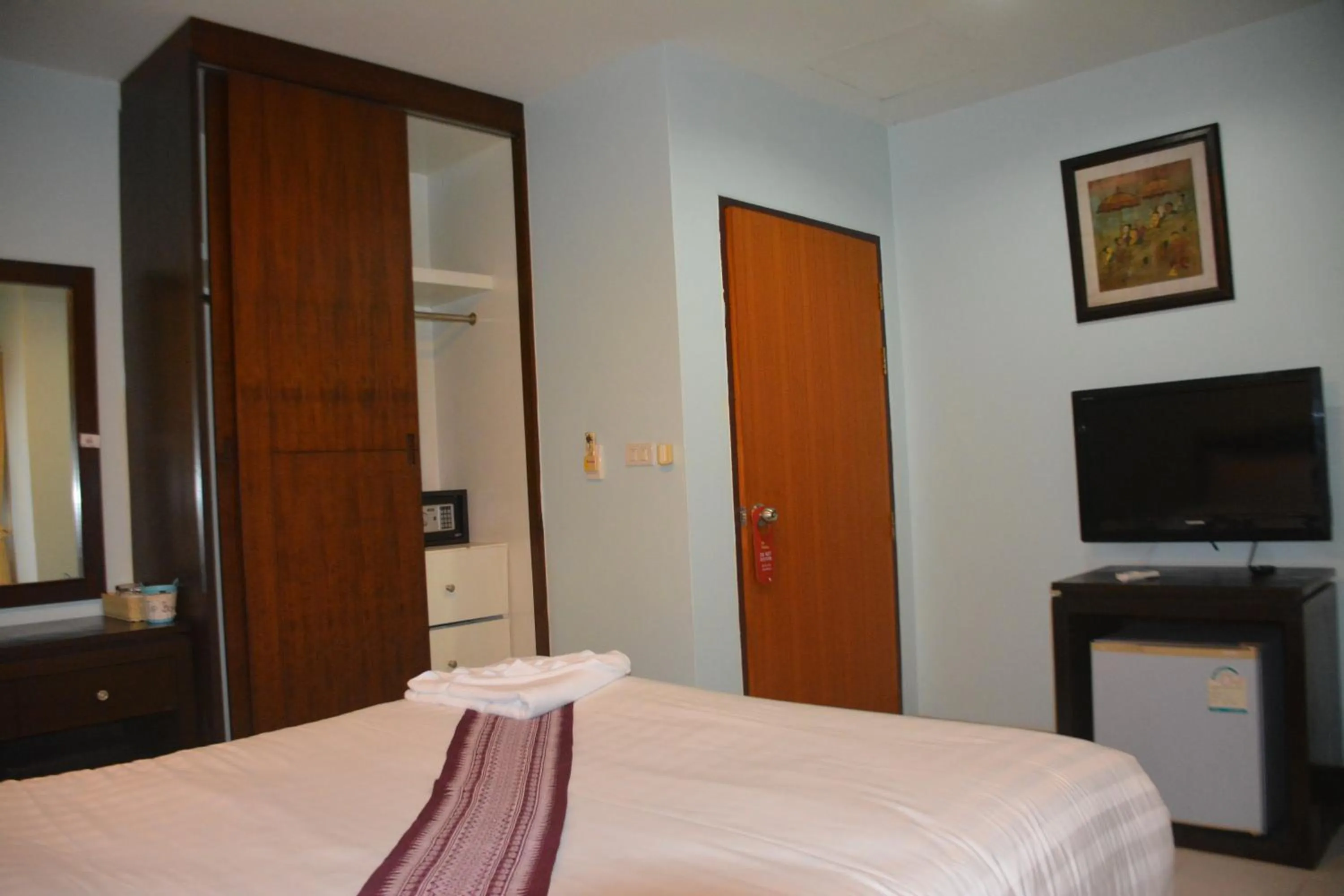 Photo of the whole room, Bed in Patong Moon Inn Residence