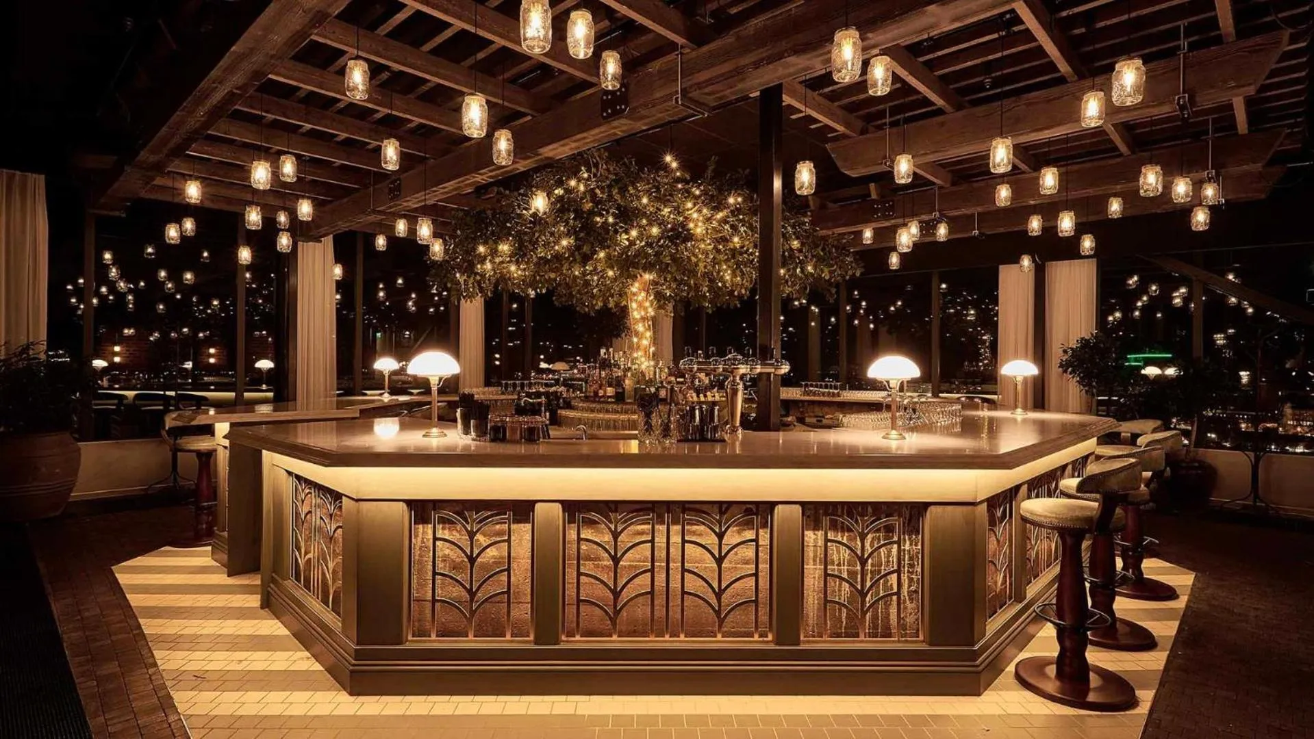 Lounge or bar in Steam Hotel