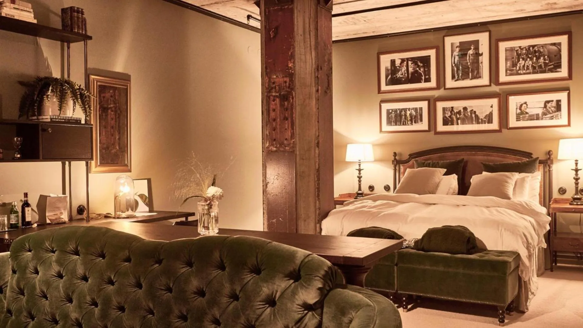 Photo of the whole room, Bed in Steam Hotel