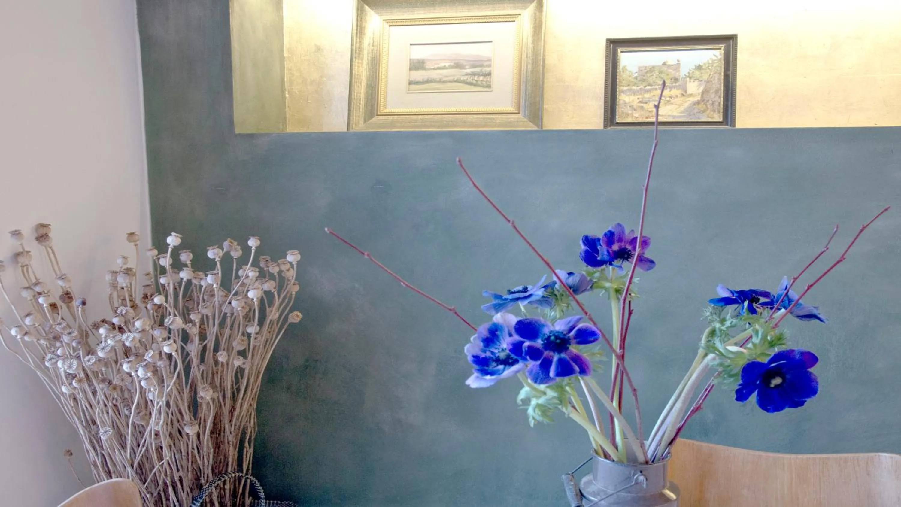 Communal lounge/ TV room in Limen Matera Guesthouse