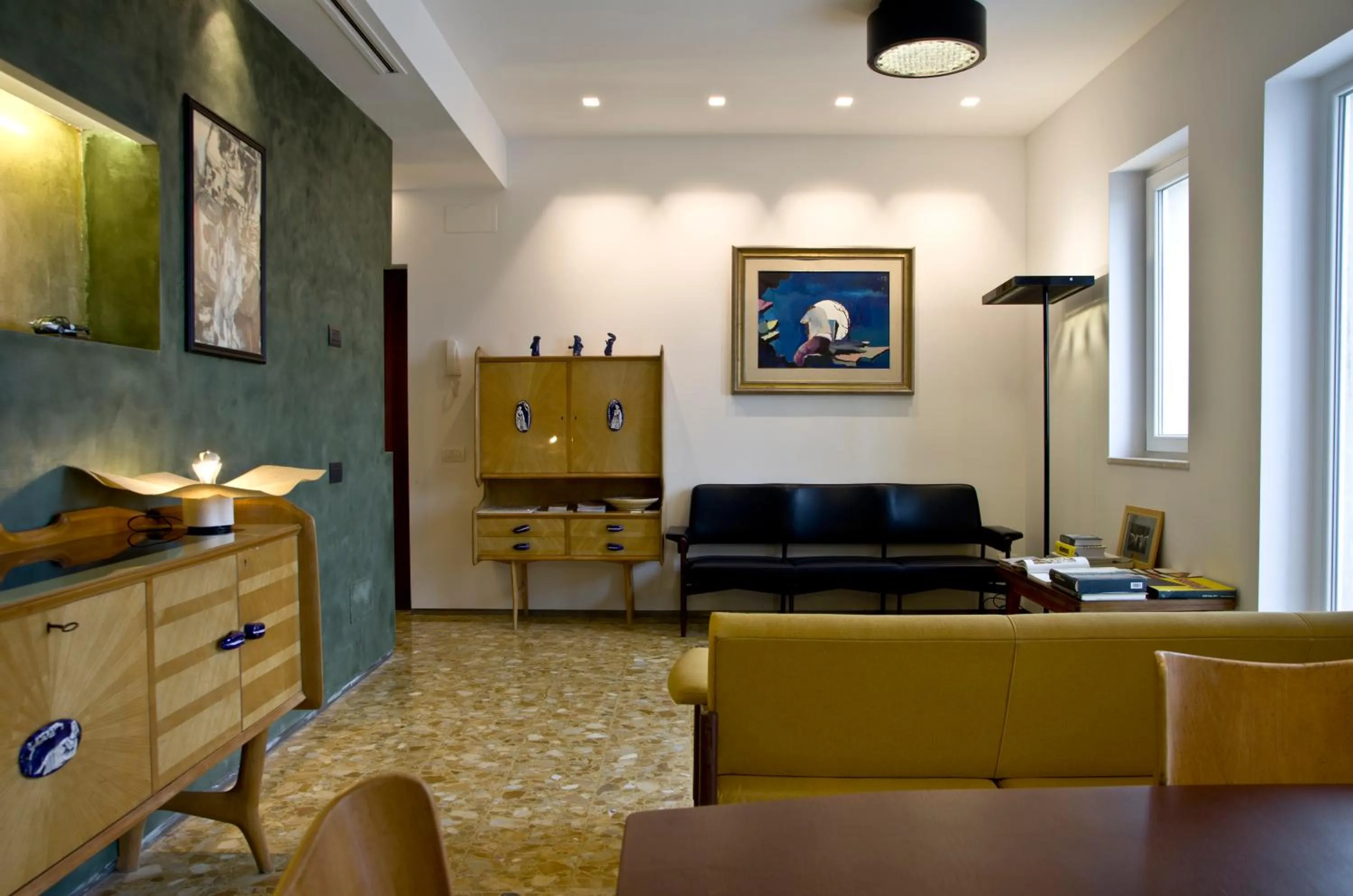 Communal lounge/ TV room in Limen Matera Guesthouse