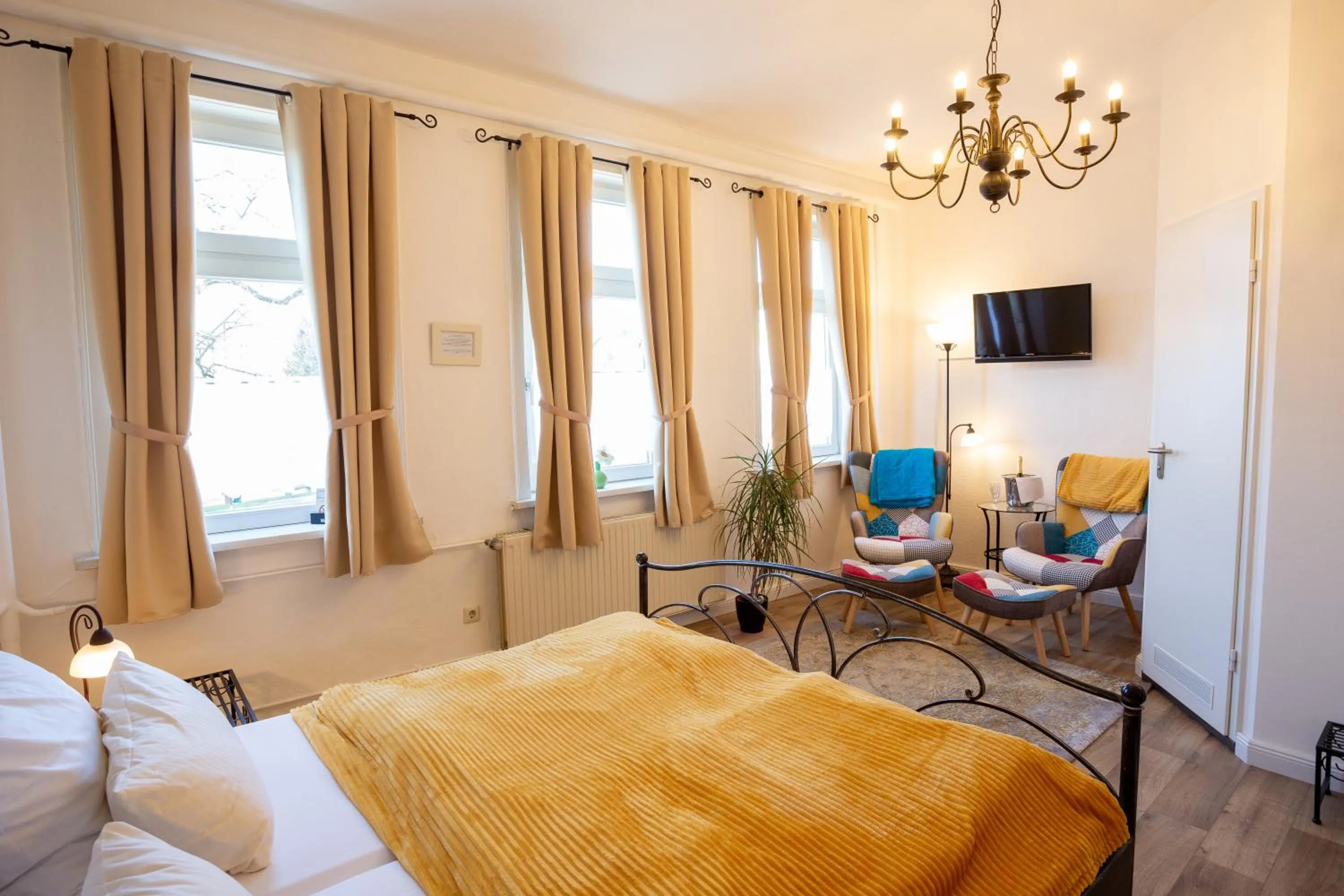 Bedroom, Bed in Klosterhotel Walkenried